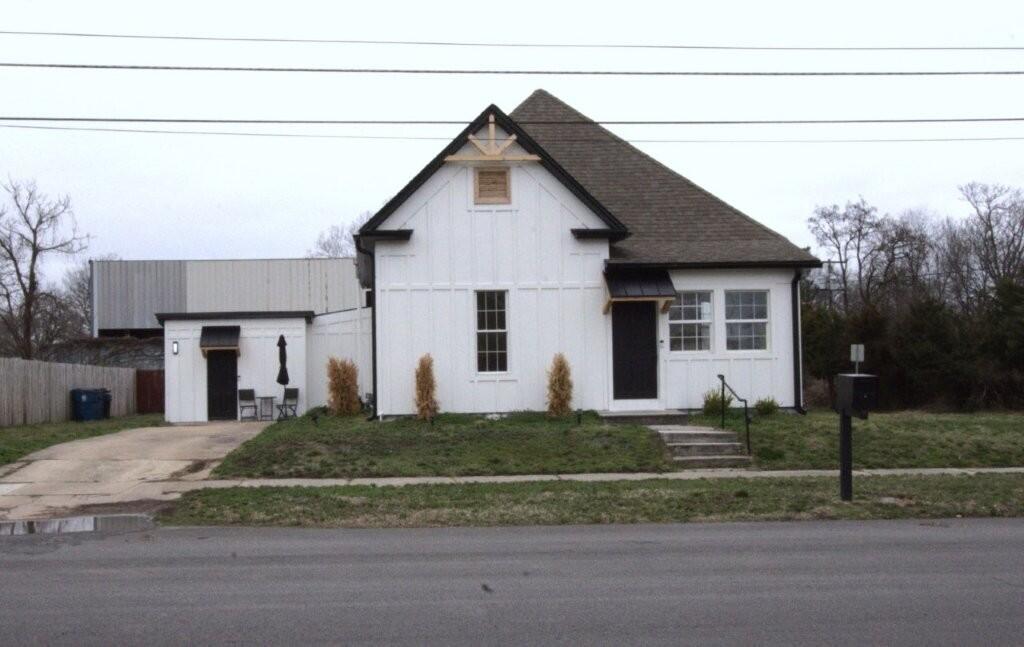 302 South Mckinley Avenue Property Photo 1