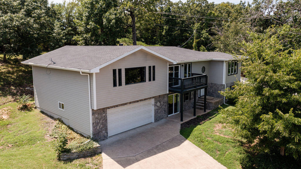 580 Parkview Drive Property Photo 3