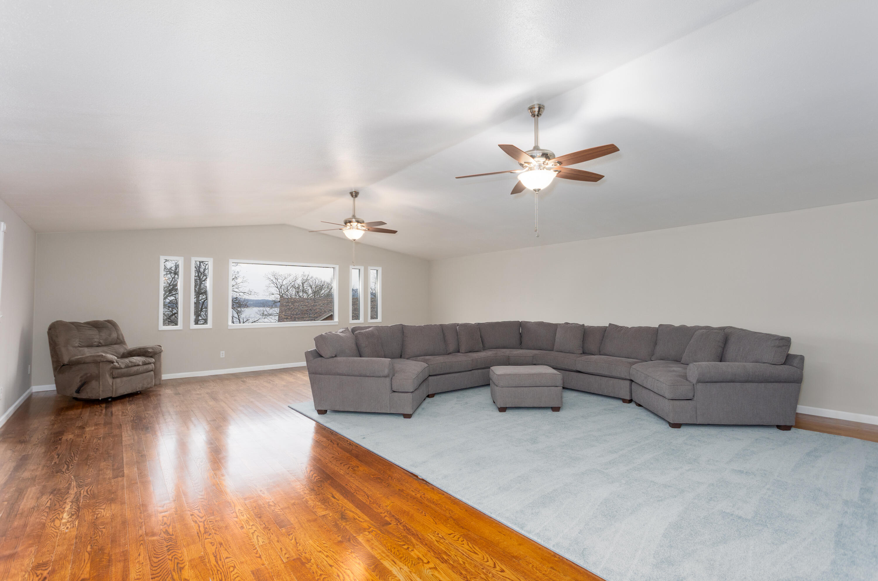 580 Parkview Drive Property Photo 4