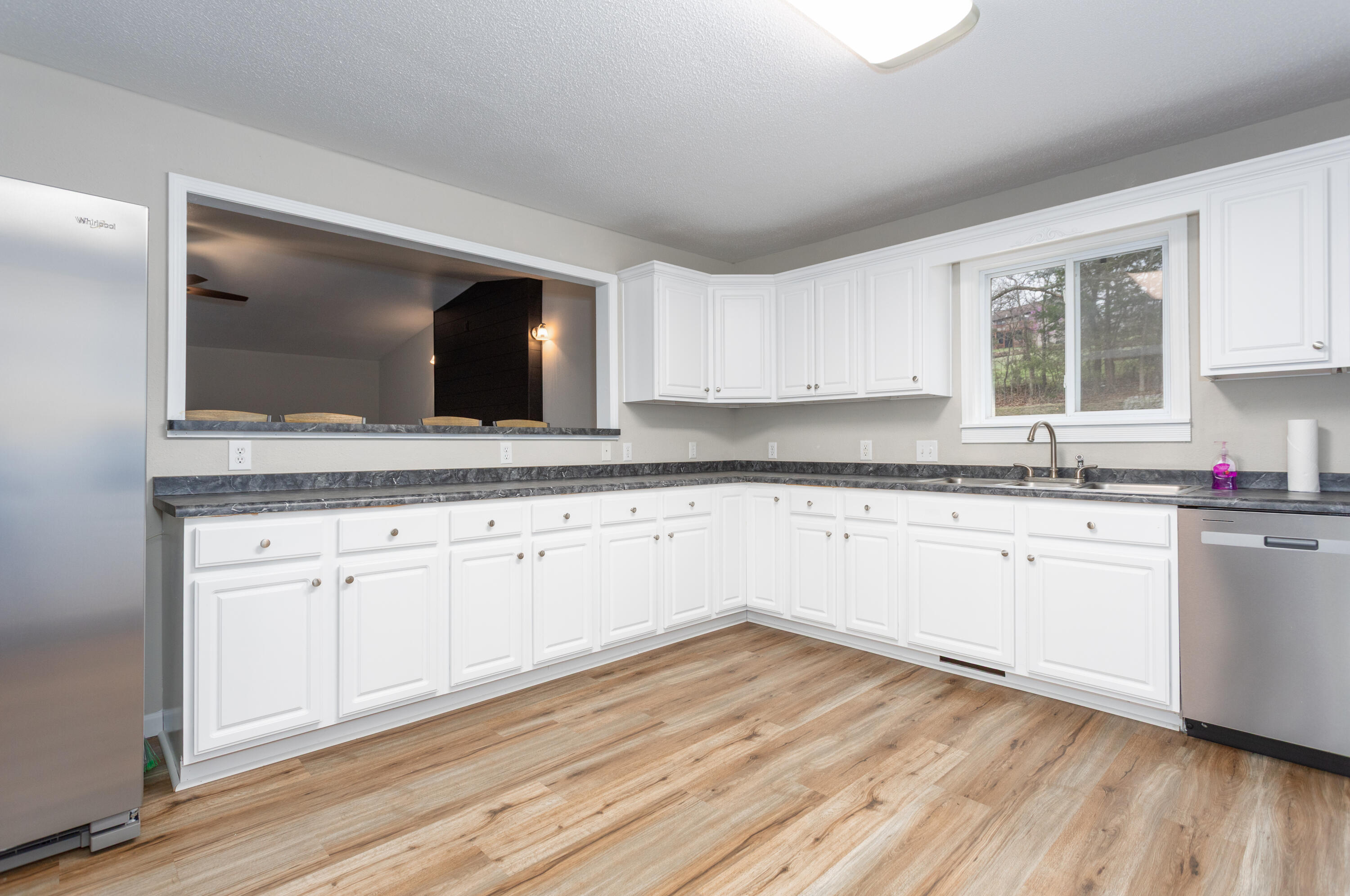 580 Parkview Drive Property Photo 7