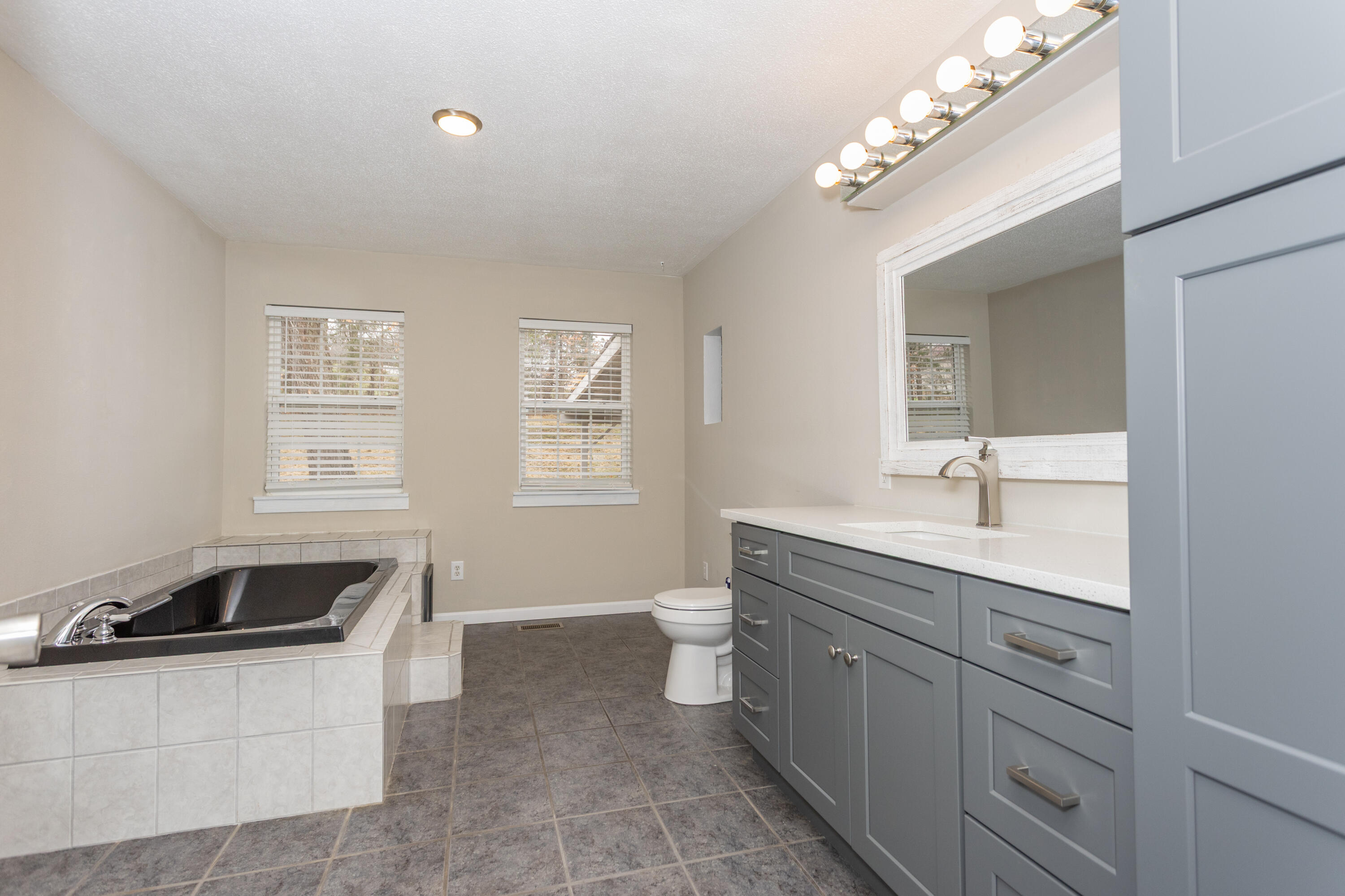 580 Parkview Drive Property Photo 15