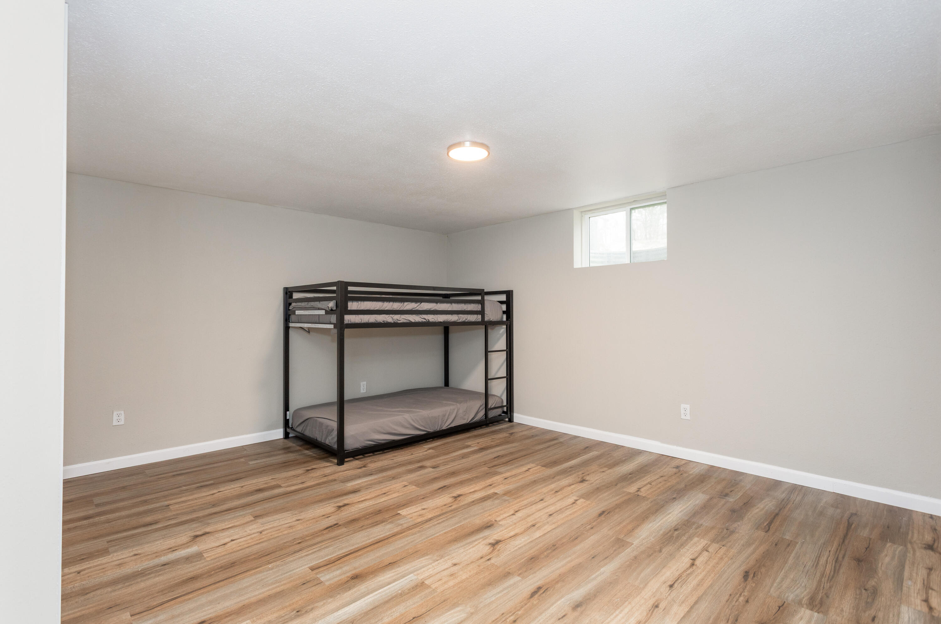 580 Parkview Drive Property Photo 17