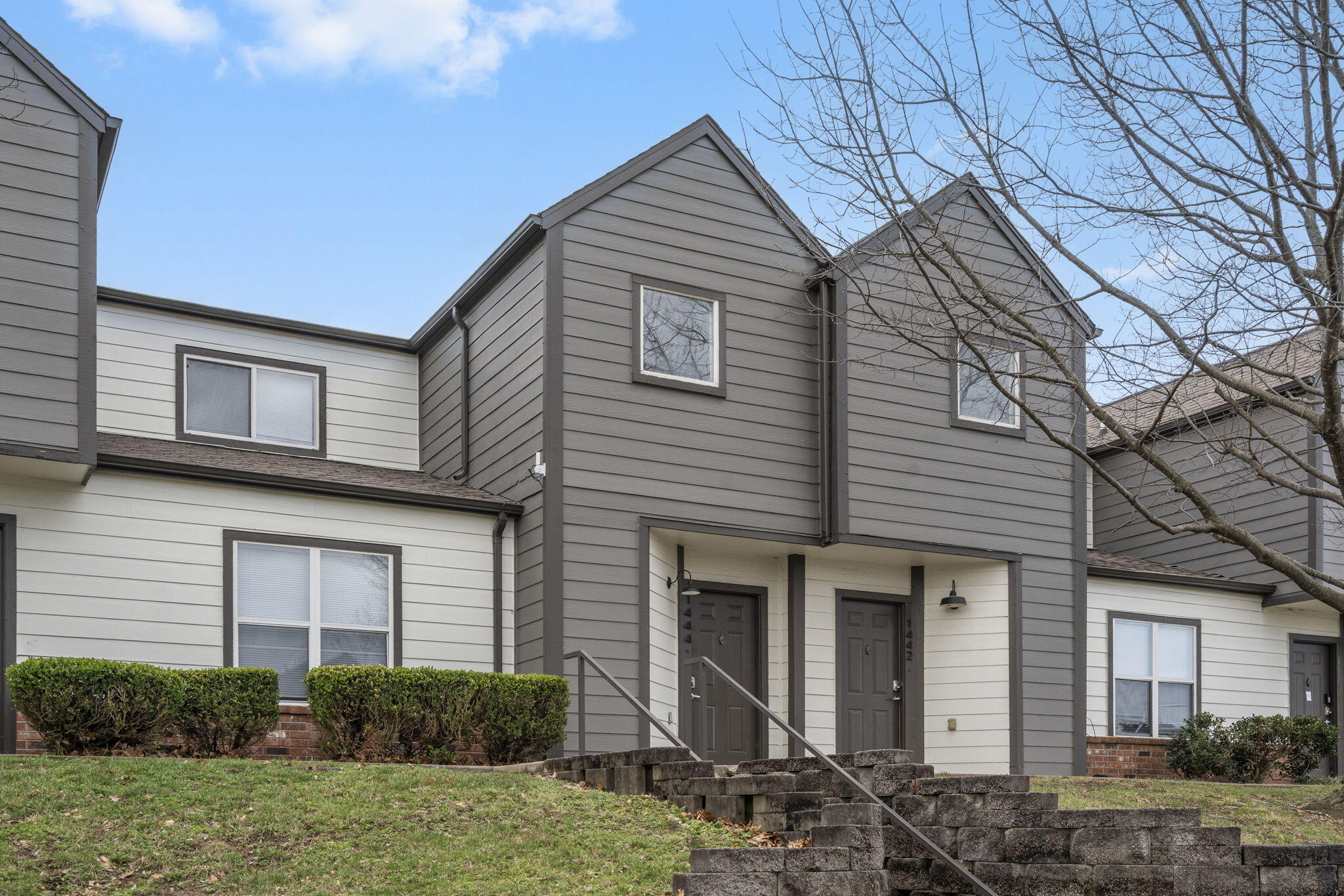 1447 East Oakwood Lane Property Photo 3
