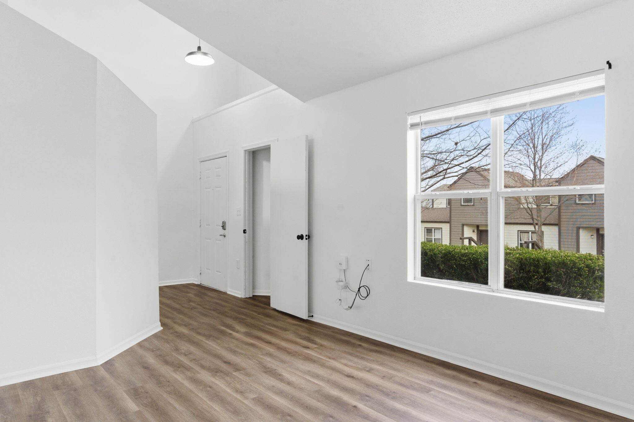 1447 East Oakwood Lane Property Photo 8