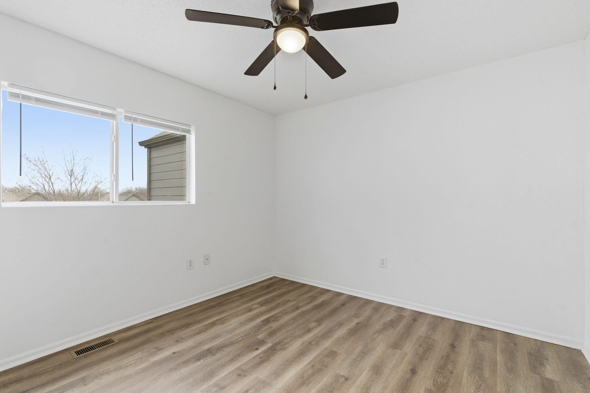 1447 East Oakwood Lane Property Photo 19