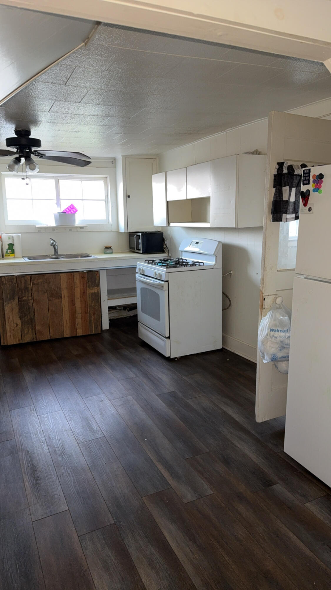 519 West Leyda Avenue Property Photo 4