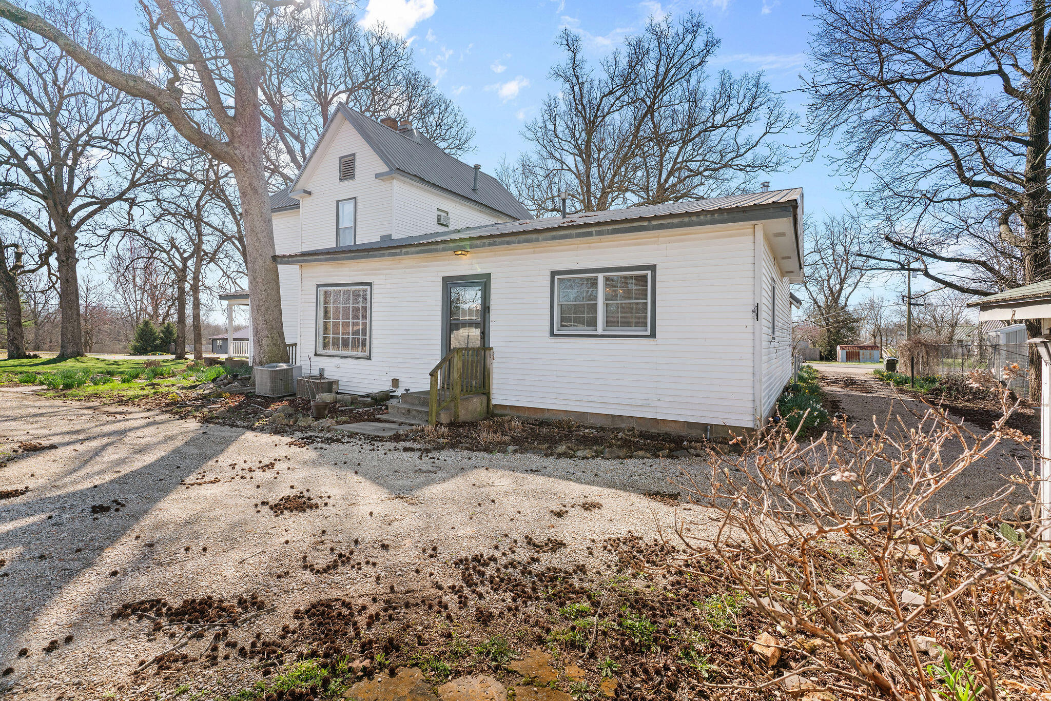 801 Linzee Boulevard Property Photo 8