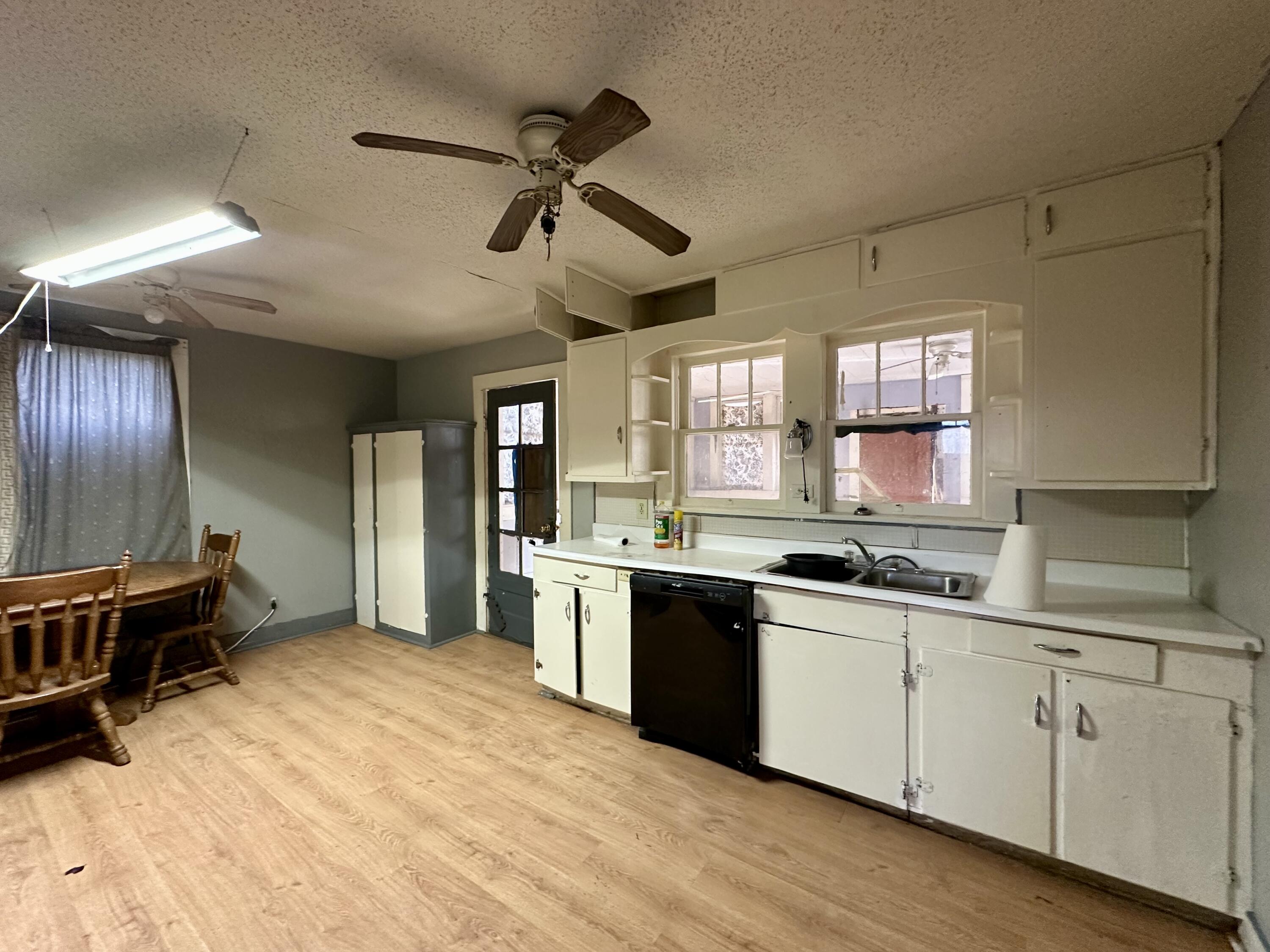 408 Walnut Street Property Photo 4