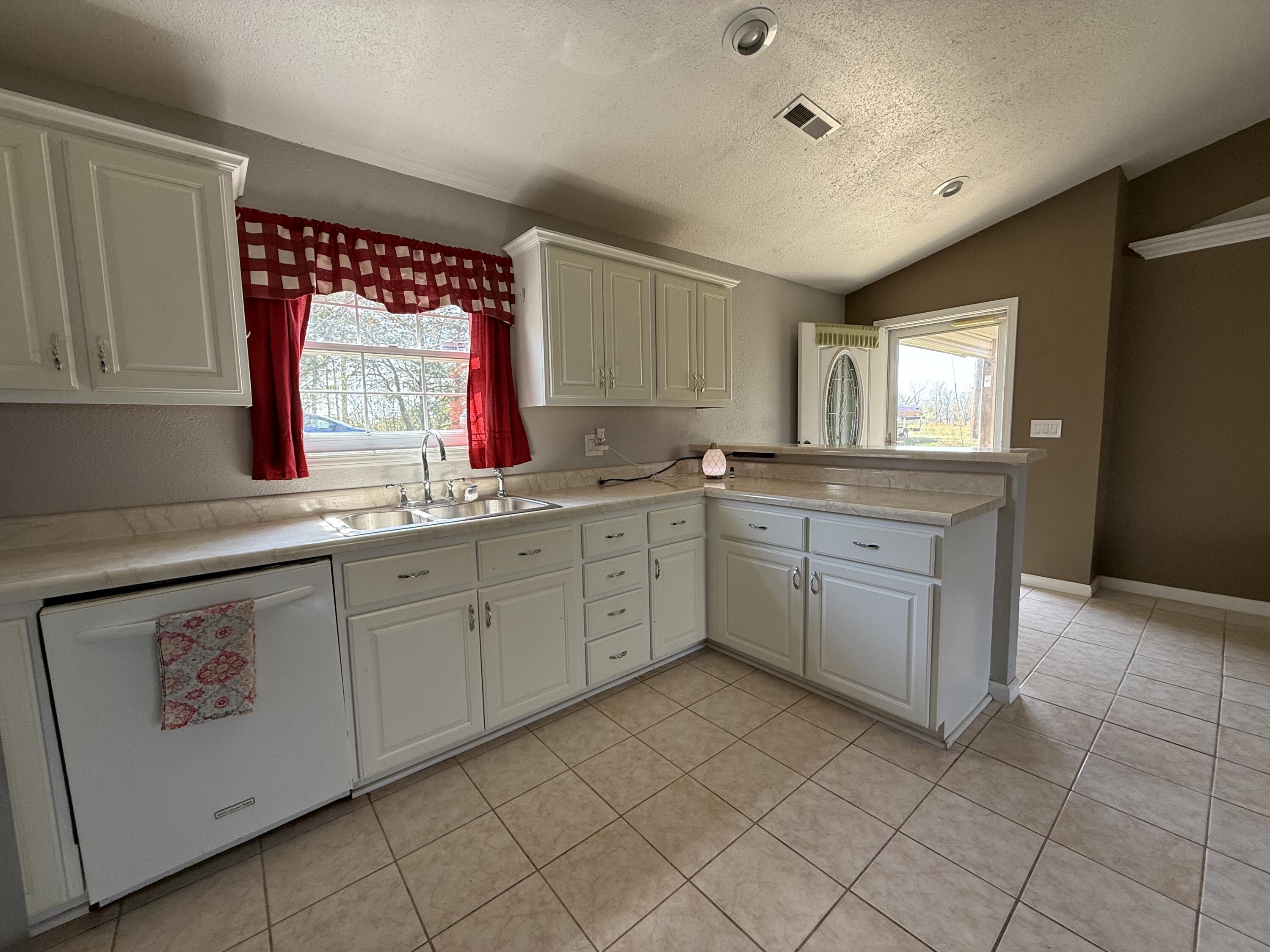 468 Martingale Drive Property Photo 5