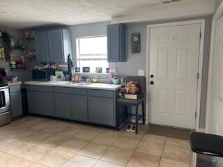 2826 West Olive Street Property Photo 5