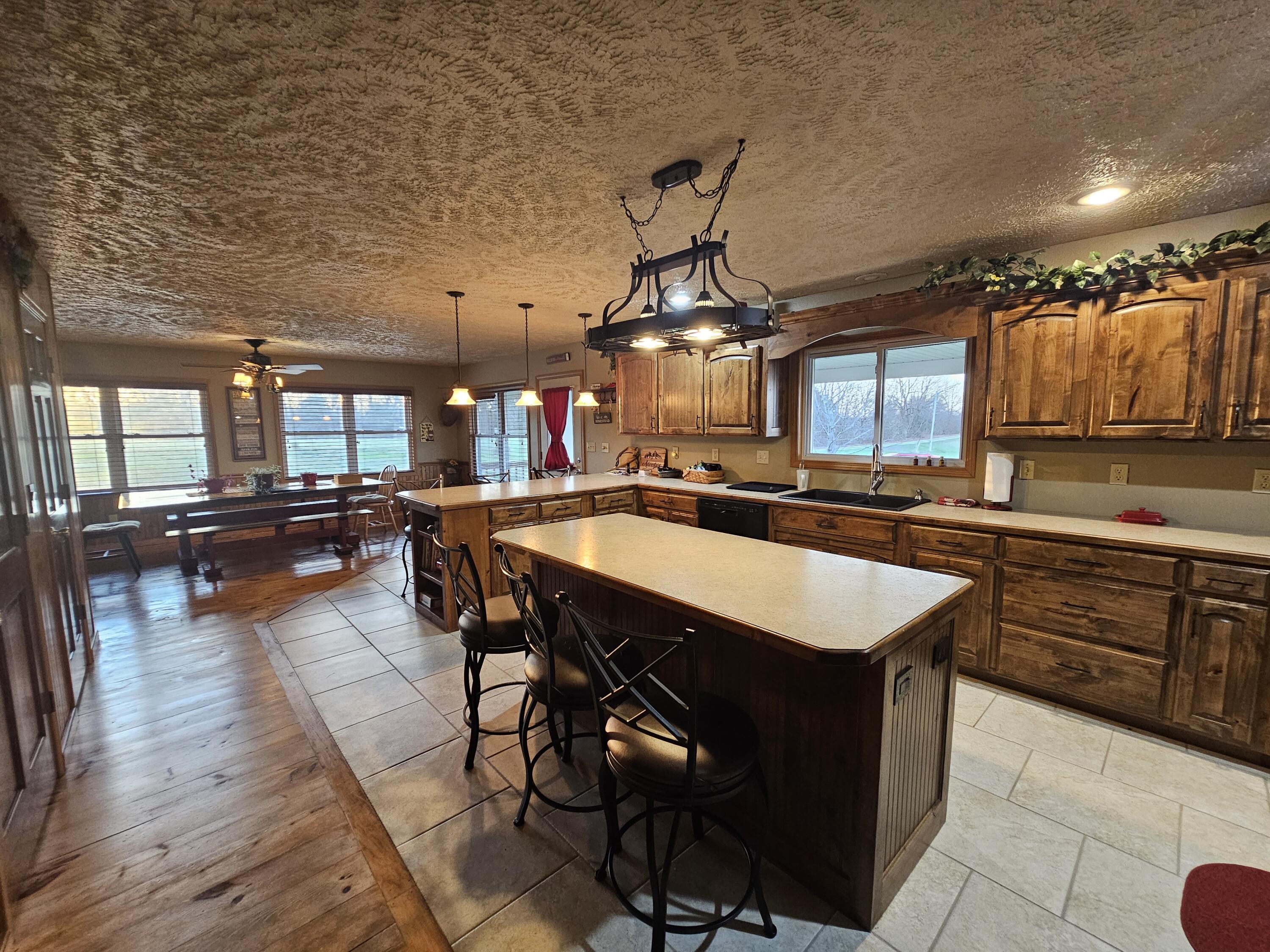 14109 Lawrence 2160 Property Photo 6