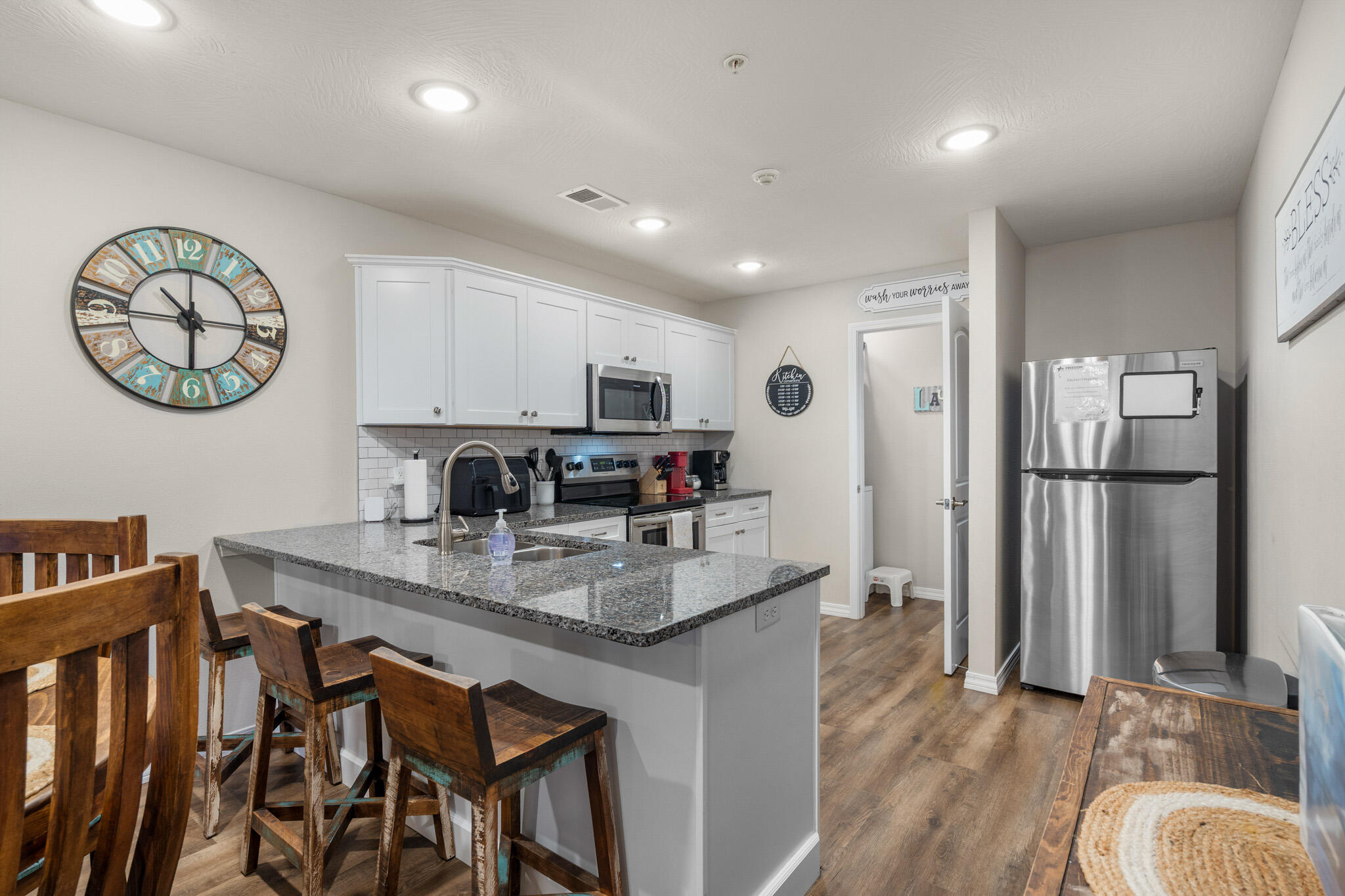 3105 South Vineyards Terrace Unit 2 Property Photo 6