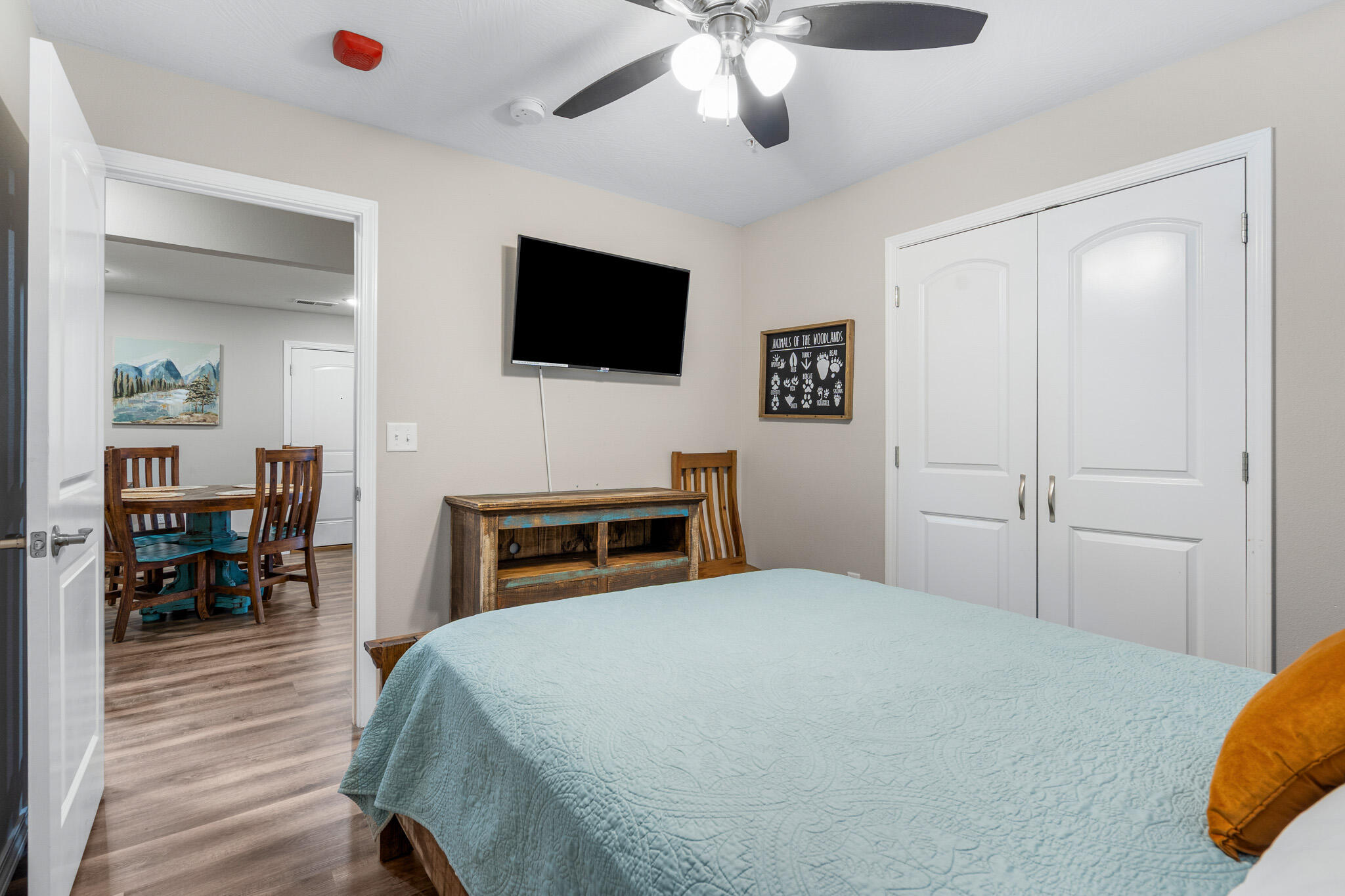 3105 South Vineyards Terrace Unit 2 Property Photo 17