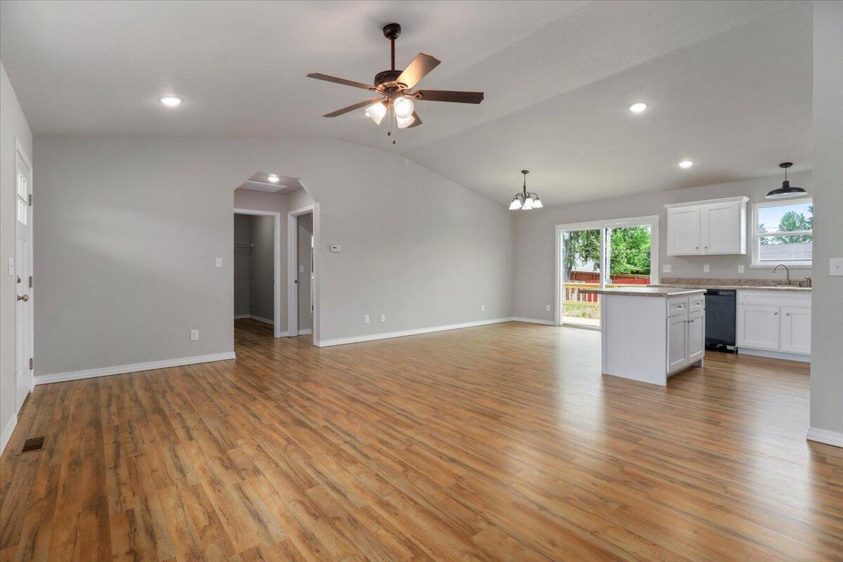 2503 Property Photo 17