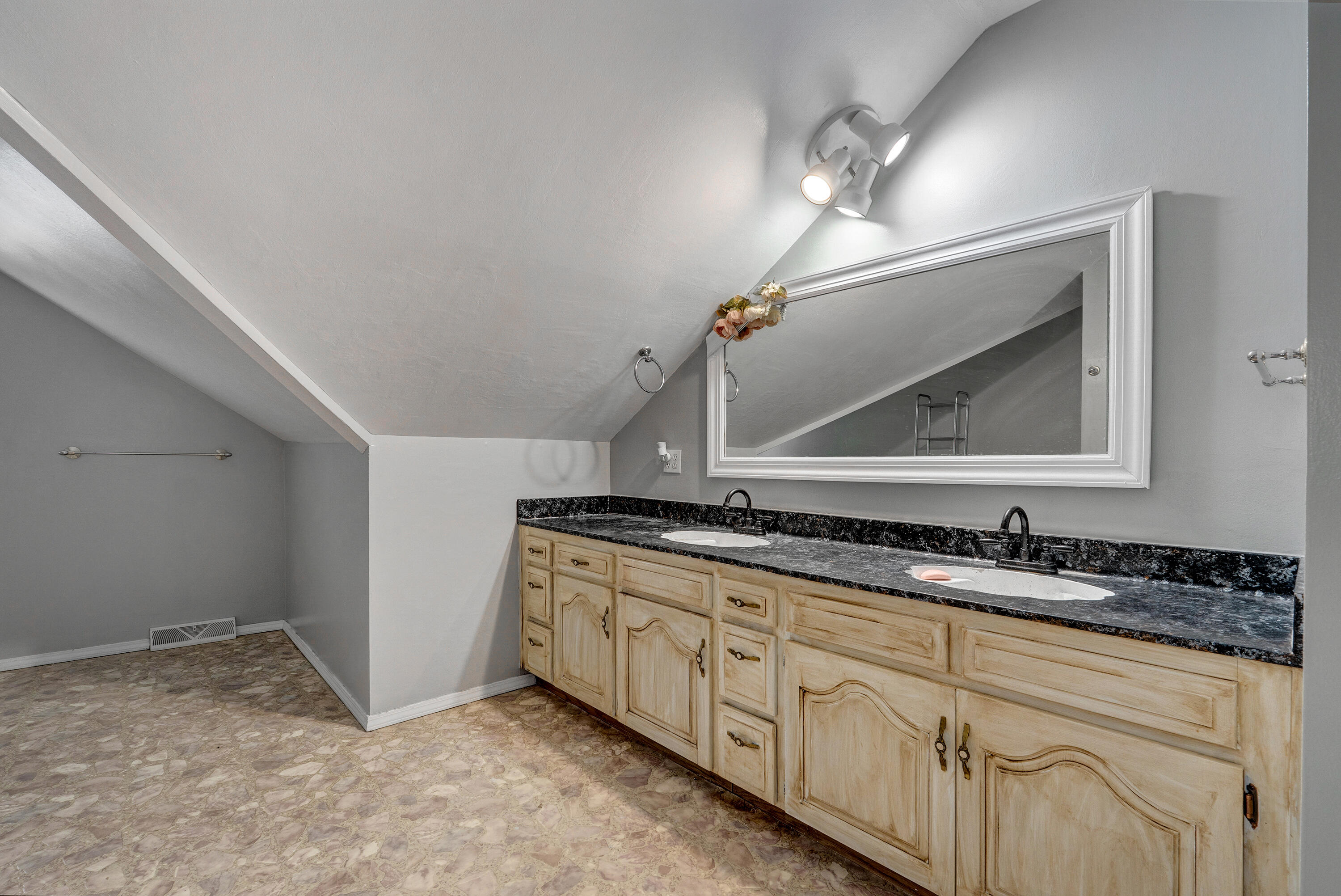 2317 South Hilton Avenue Property Photo 29