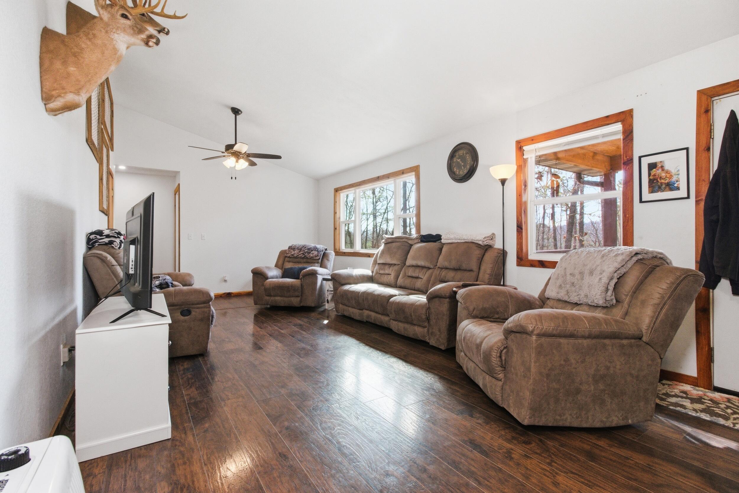 1404 County Road 154 Property Photo 4