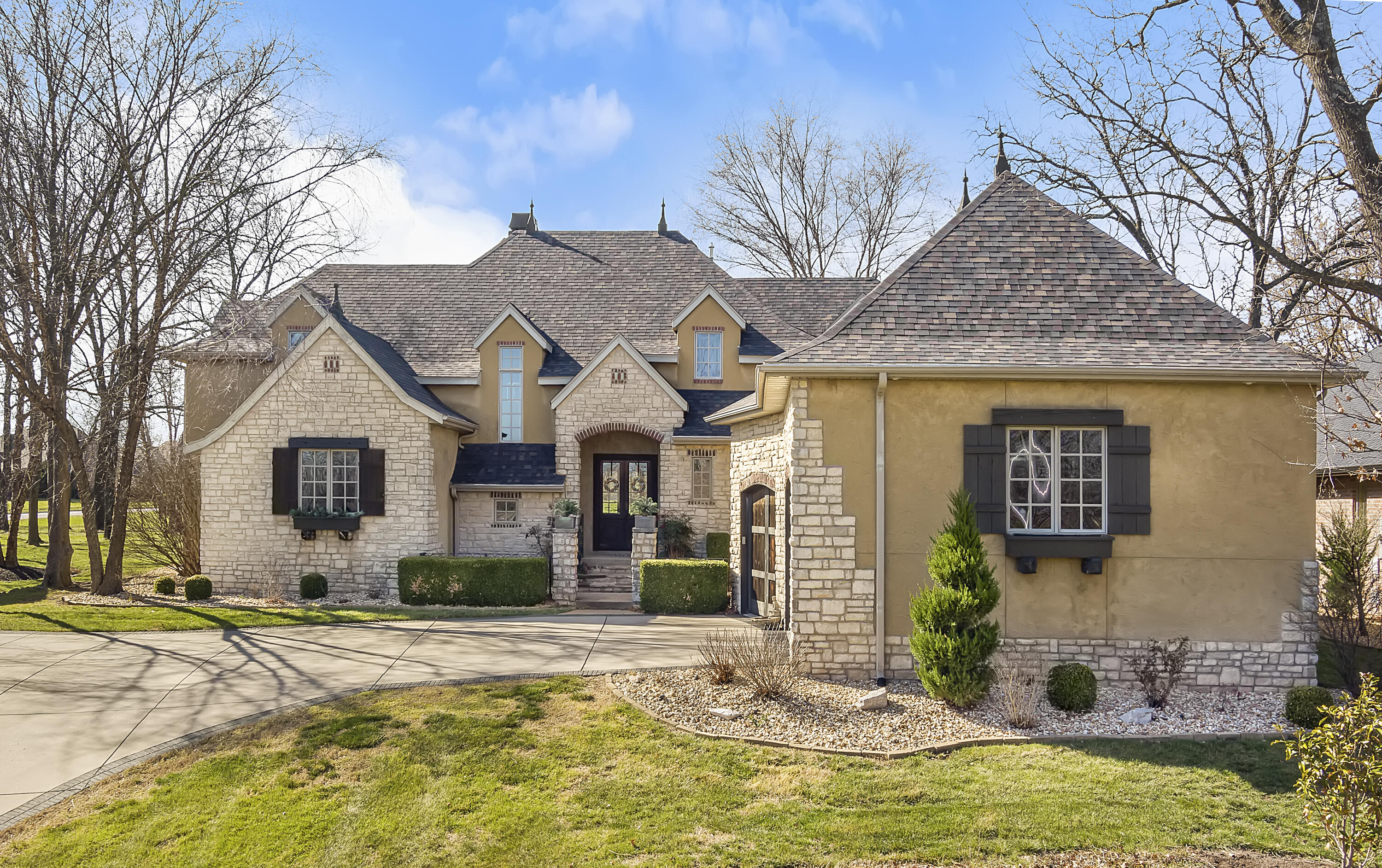 6221 South Bluff Ridge Road Property Photo 1