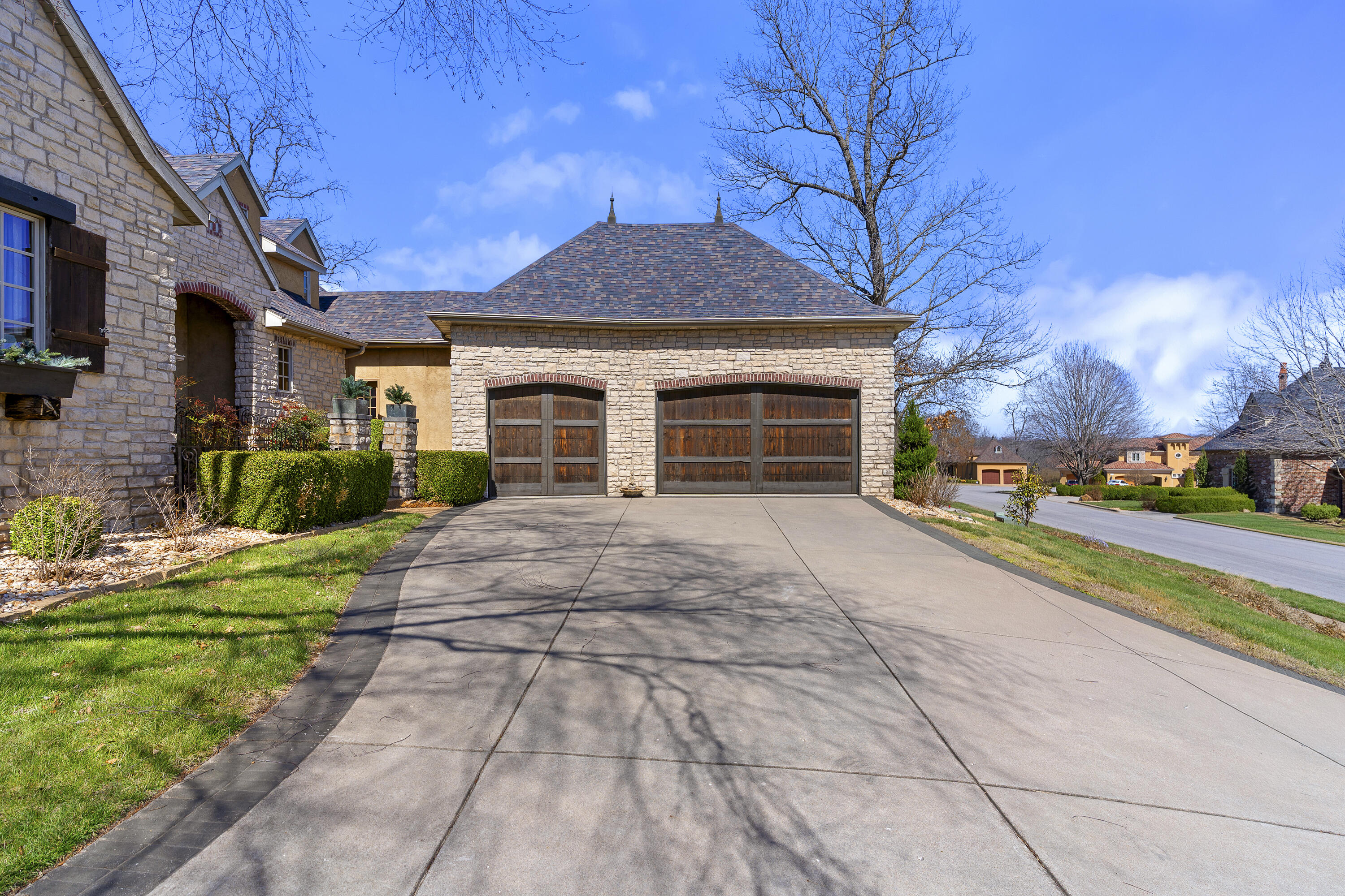 6221 South Bluff Ridge Road Property Photo 3