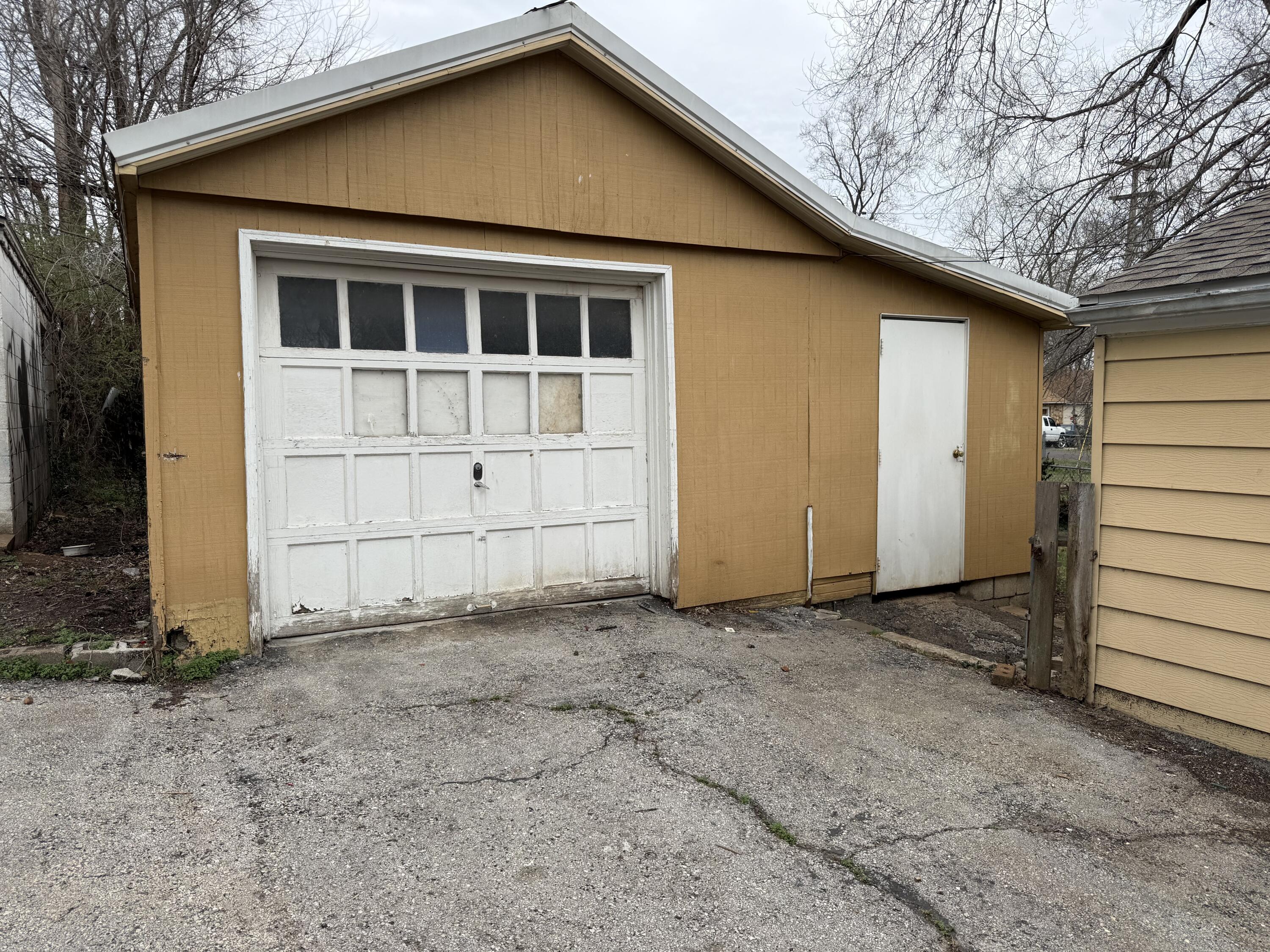 2805 West Olive Street Property Photo 2