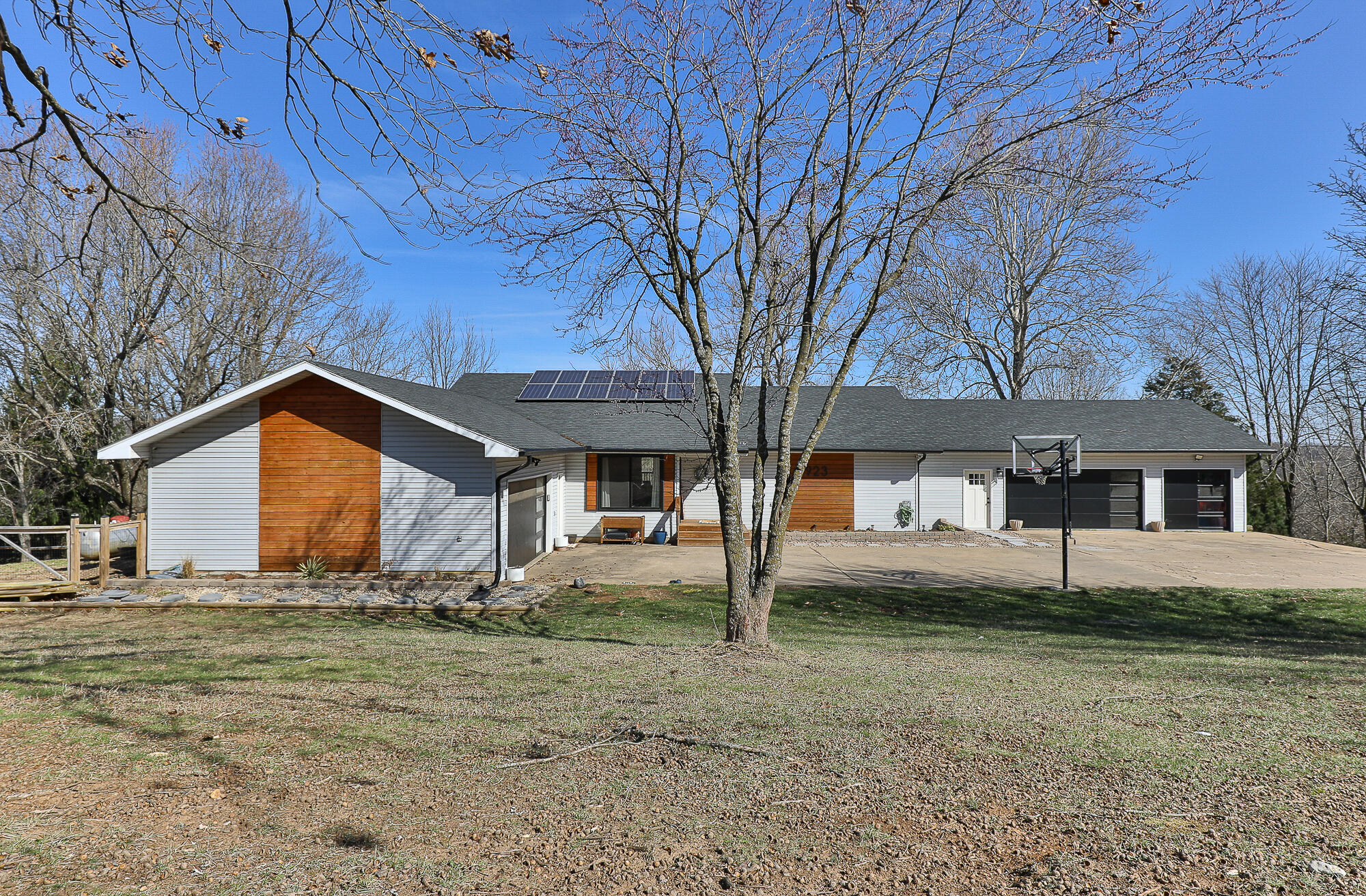 923 East 430th Road Property Photo 3