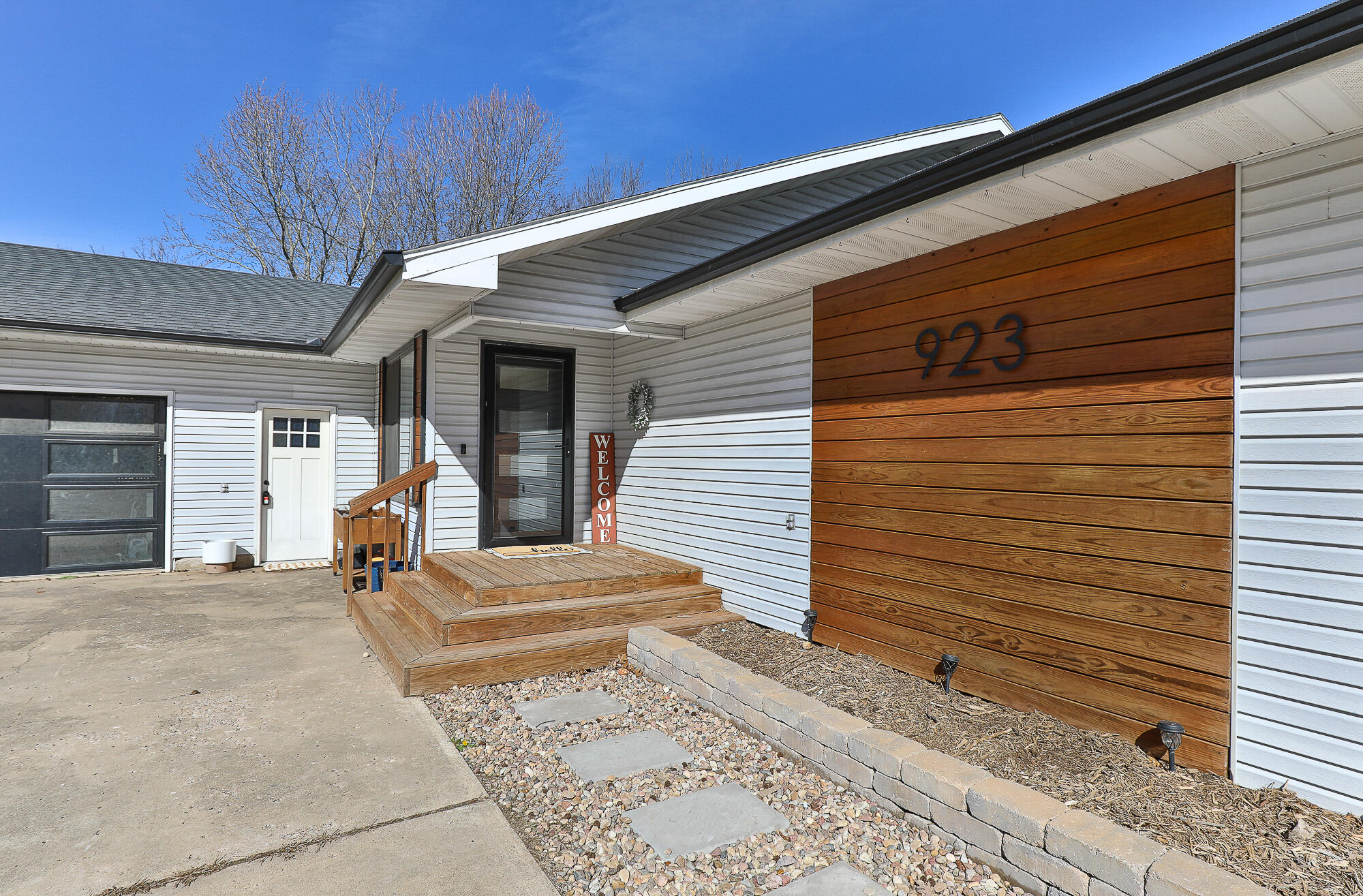 923 East 430th Road Property Photo 4