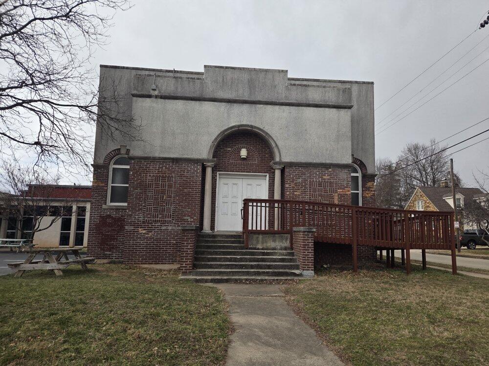 931 South Kickapoo Avenue Property Photo 11