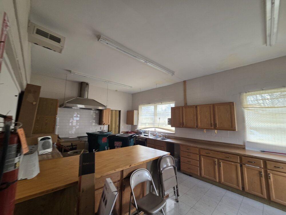 931 South Kickapoo Avenue Property Photo 17