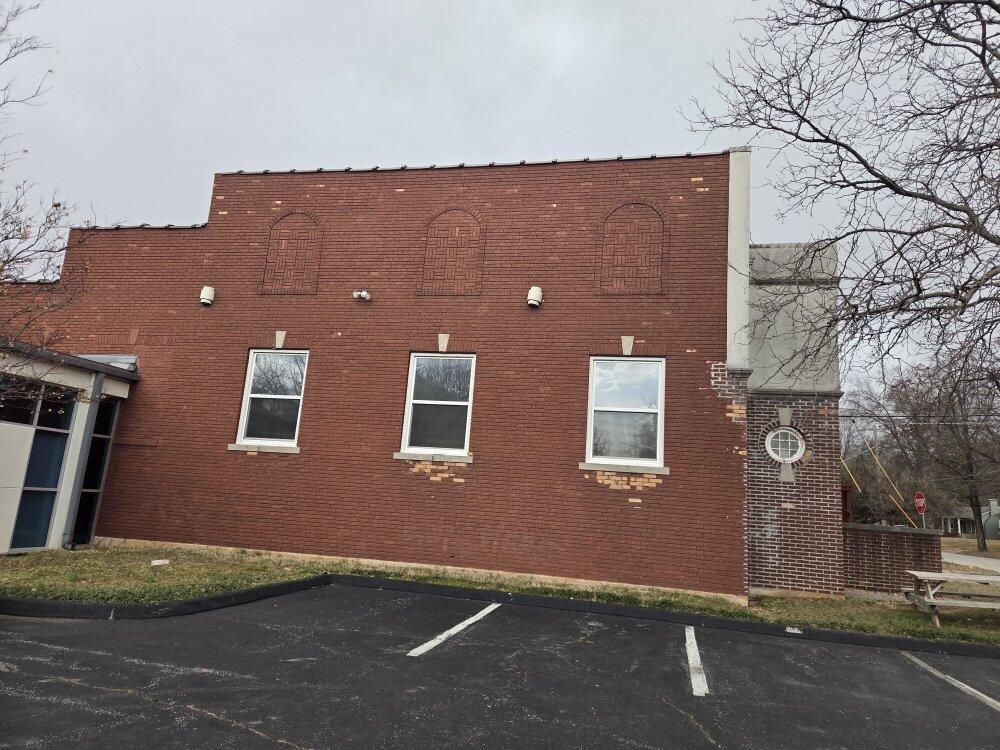 931 South Kickapoo Avenue Property Photo 18