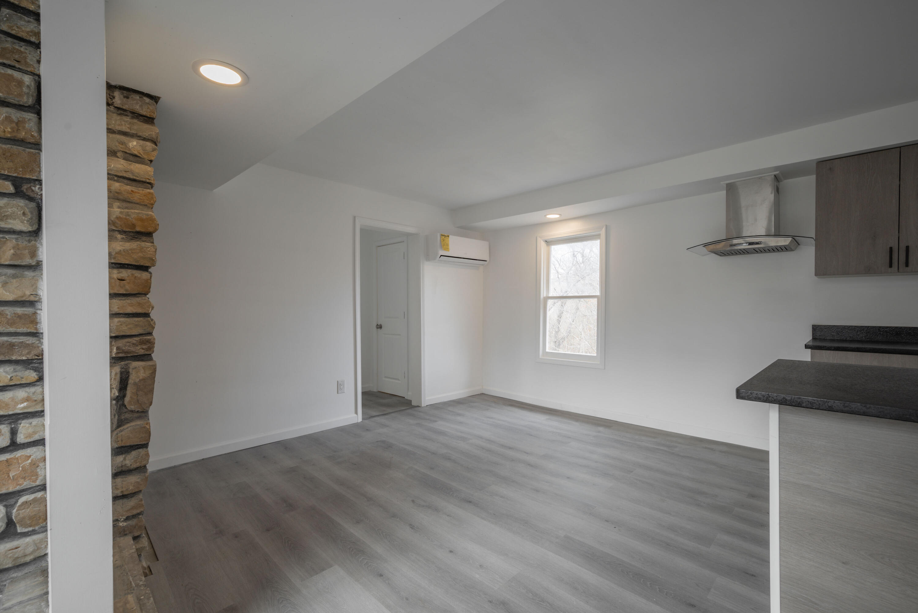 18662 Norway Road Property Photo 9