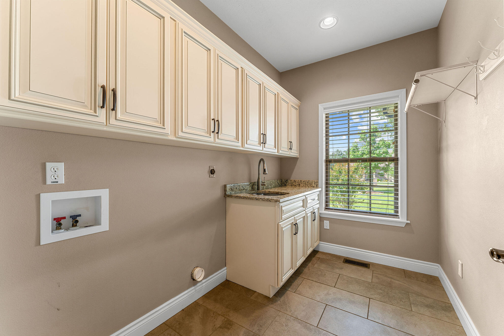 2325 Emory Creek Boulevard Property Photo 13