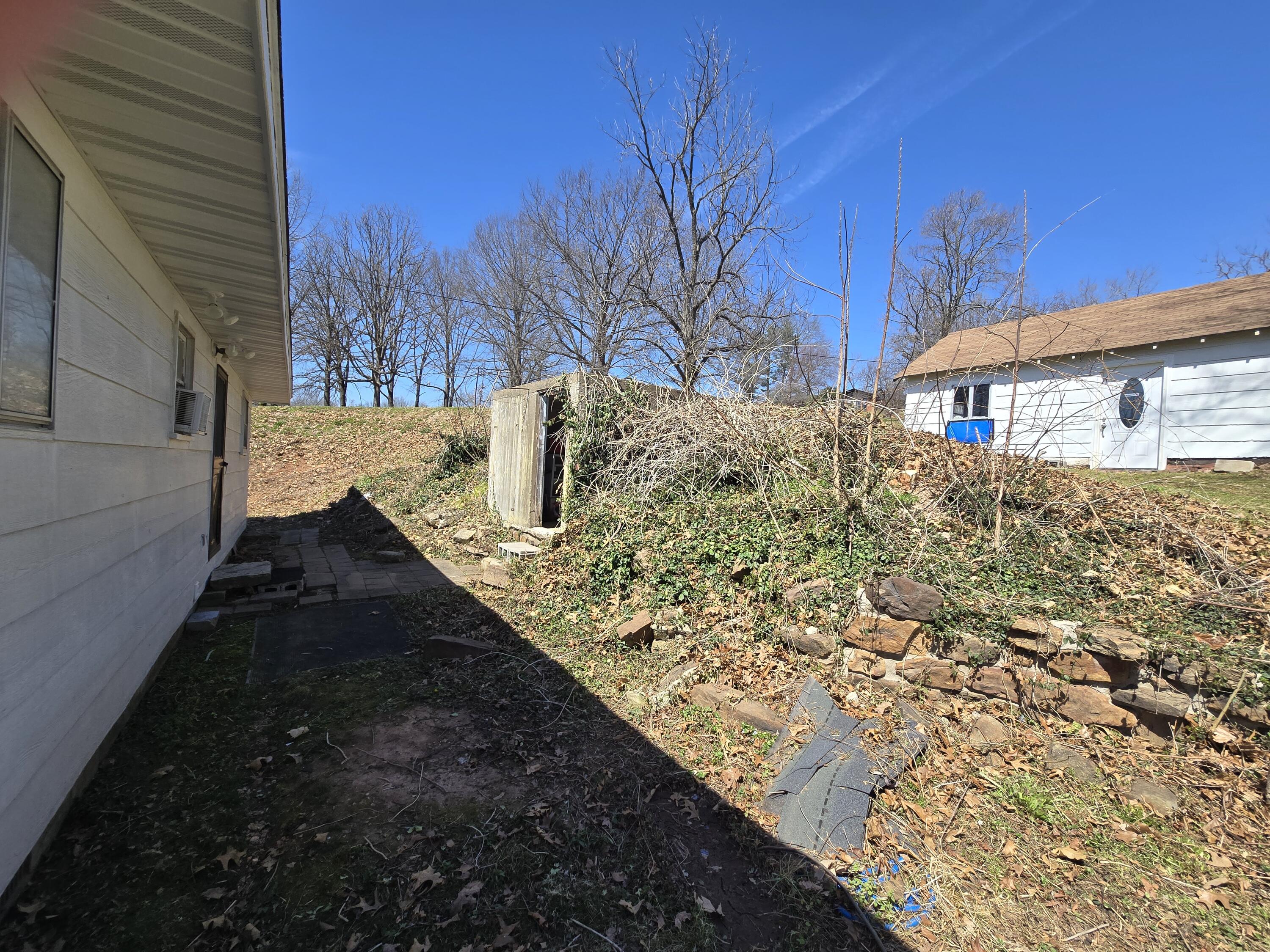 603 West 1st Street Property Photo 4