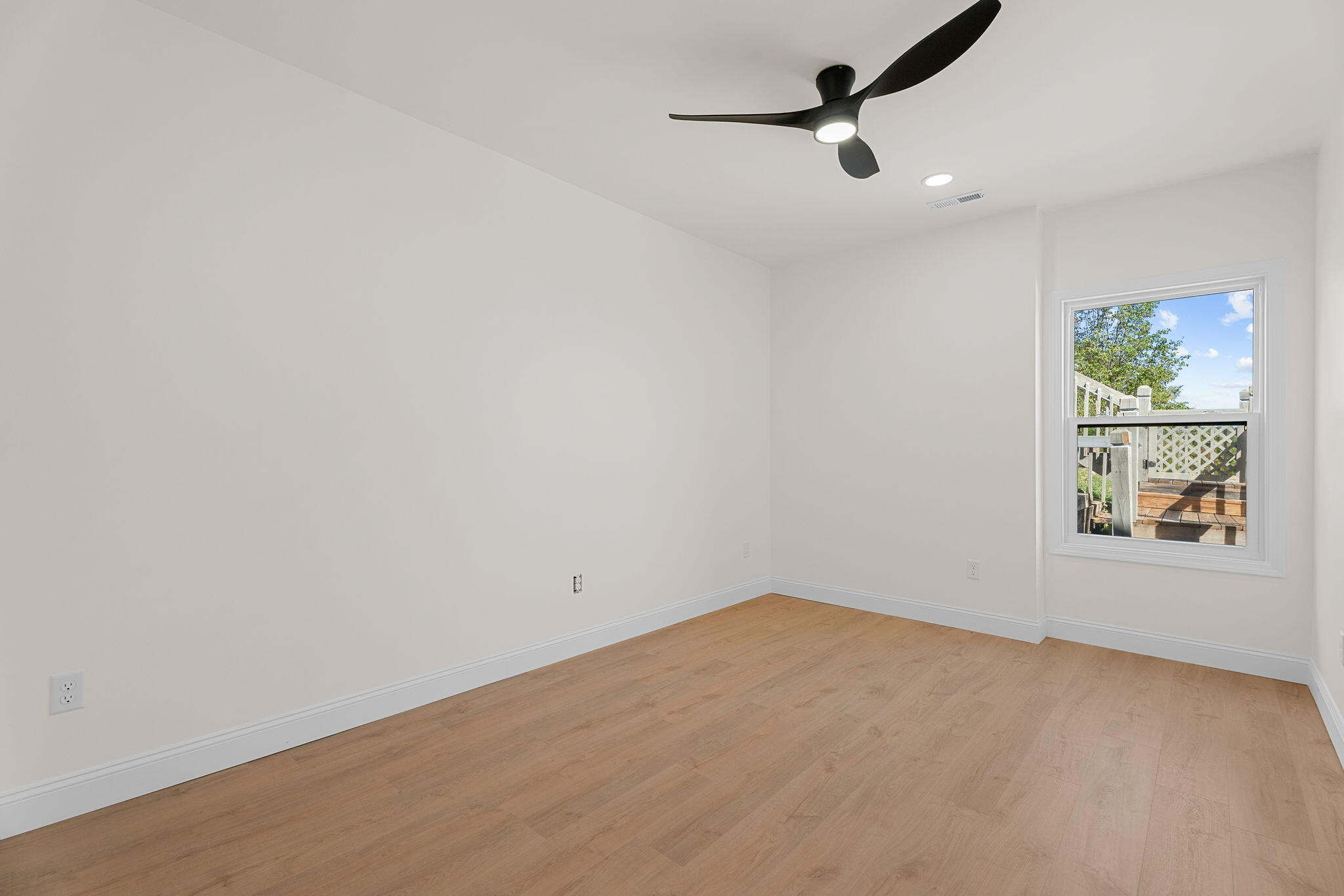 129 Treehouse Lane Property Photo 24