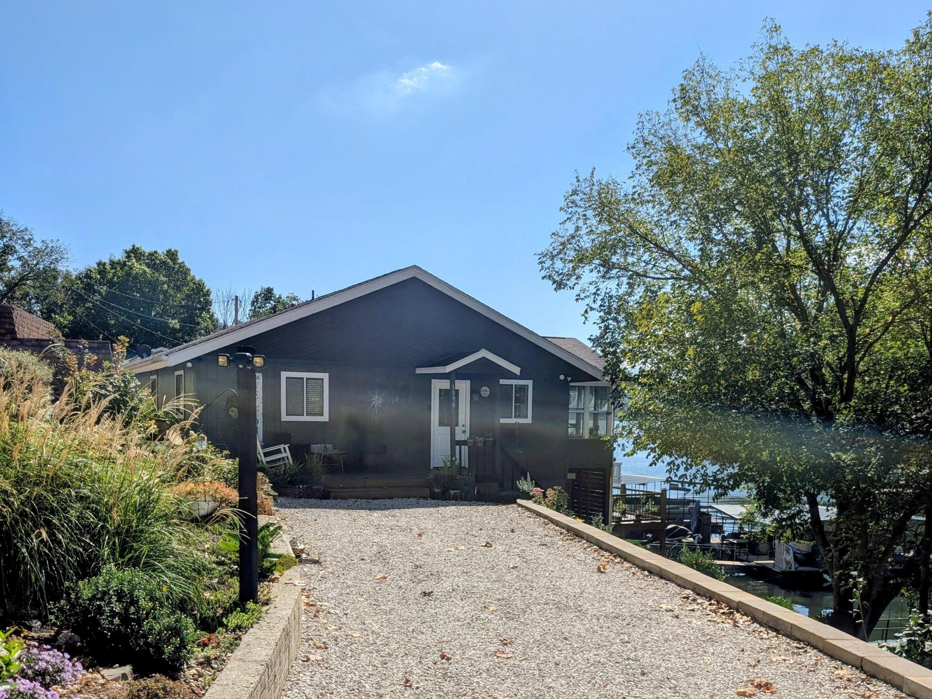 1098 Jupiter Road Property Photo 3