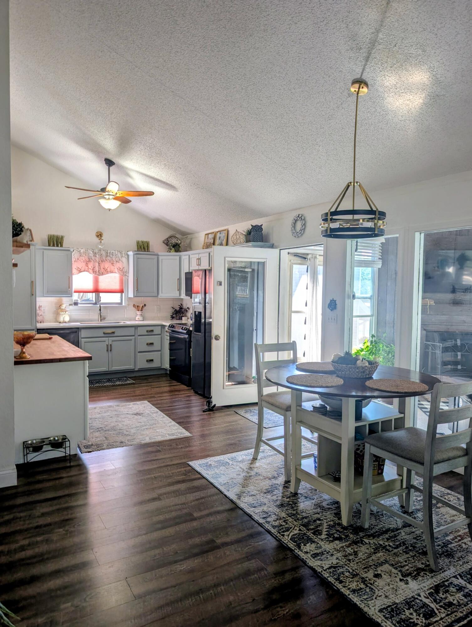 1098 Jupiter Road Property Photo 9