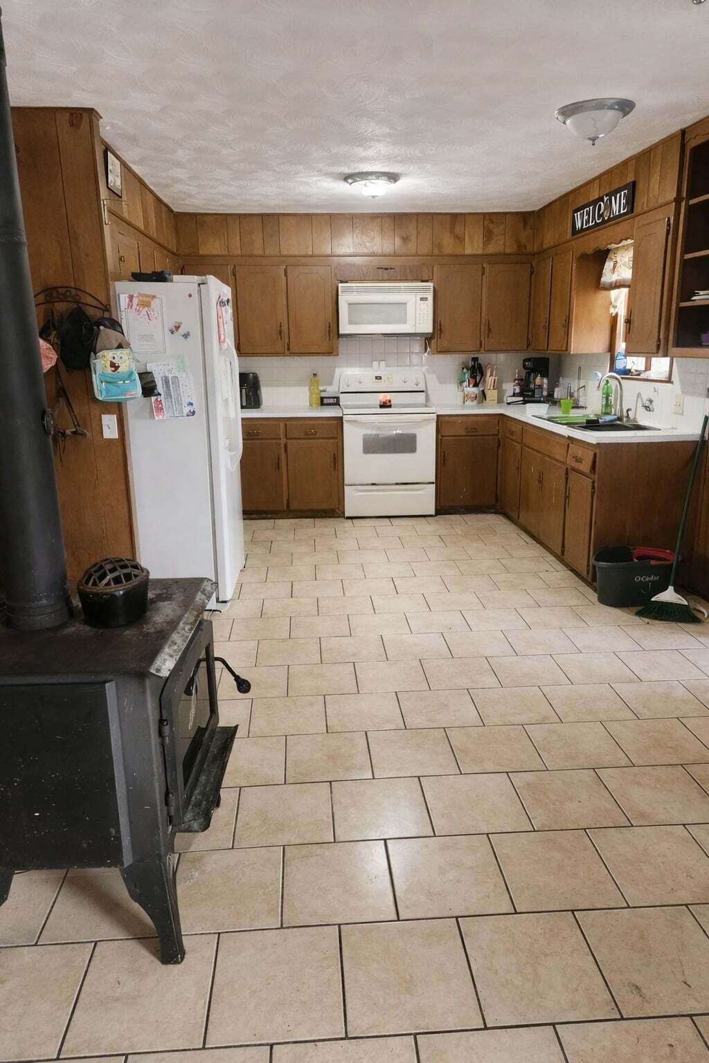 812 Alberta Street Property Photo 7