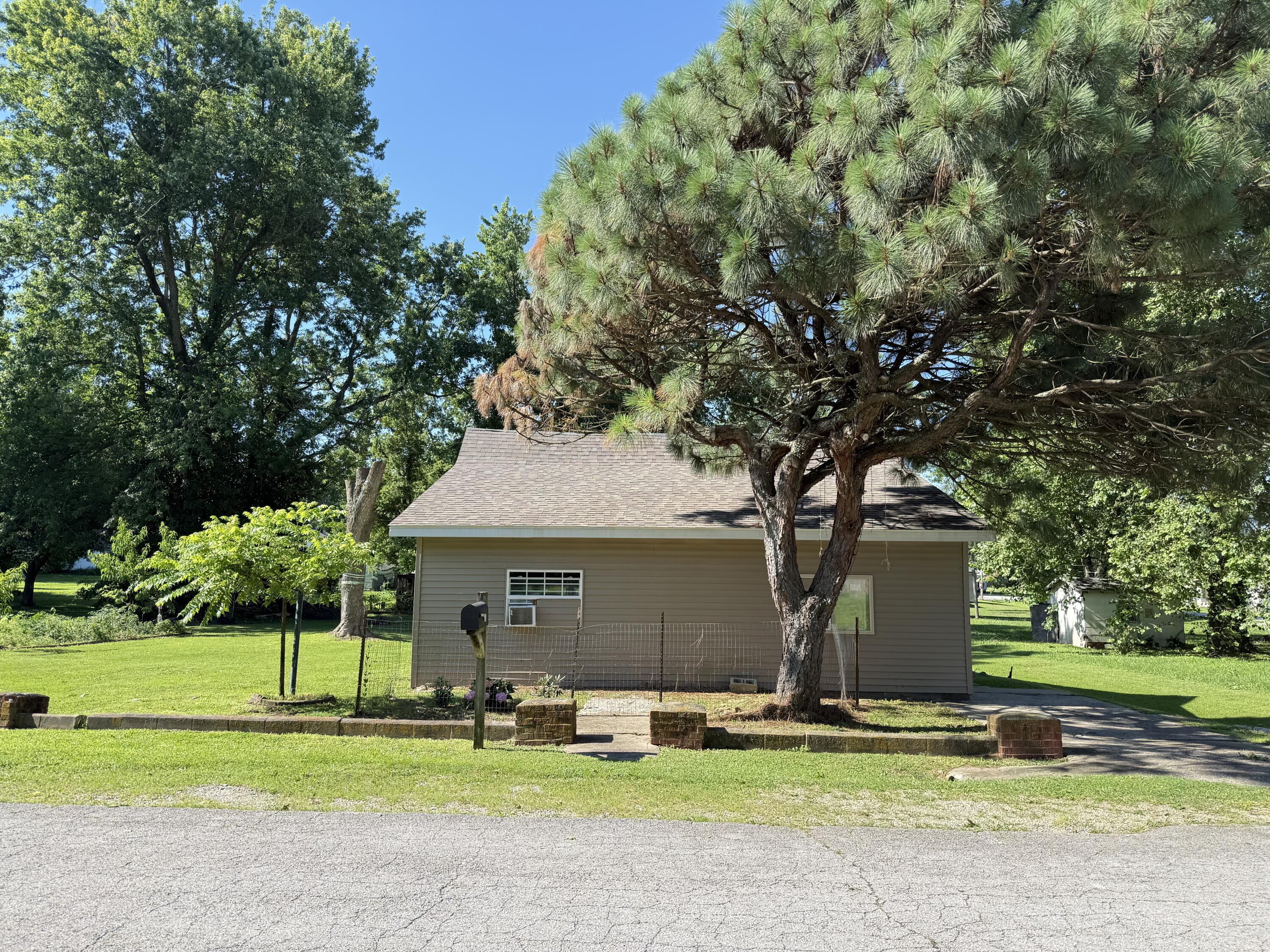134 West Lee Street Property Photo 17
