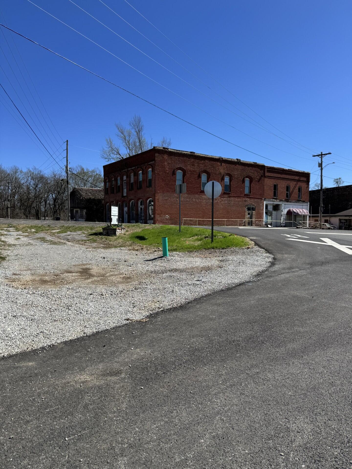 7637 North Street Property Photo 2