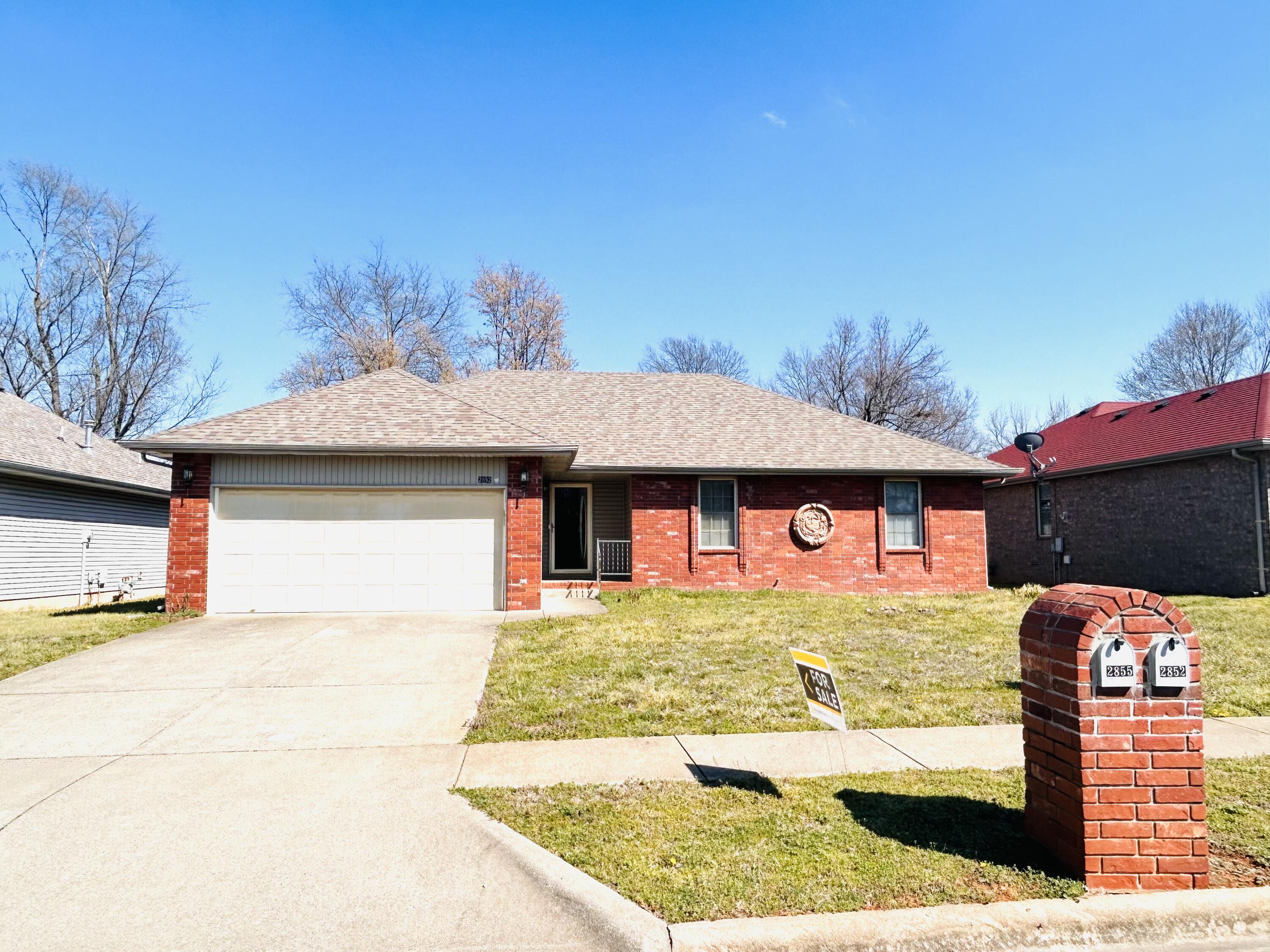 2852 South Pinehurst Avenue Property Photo 1