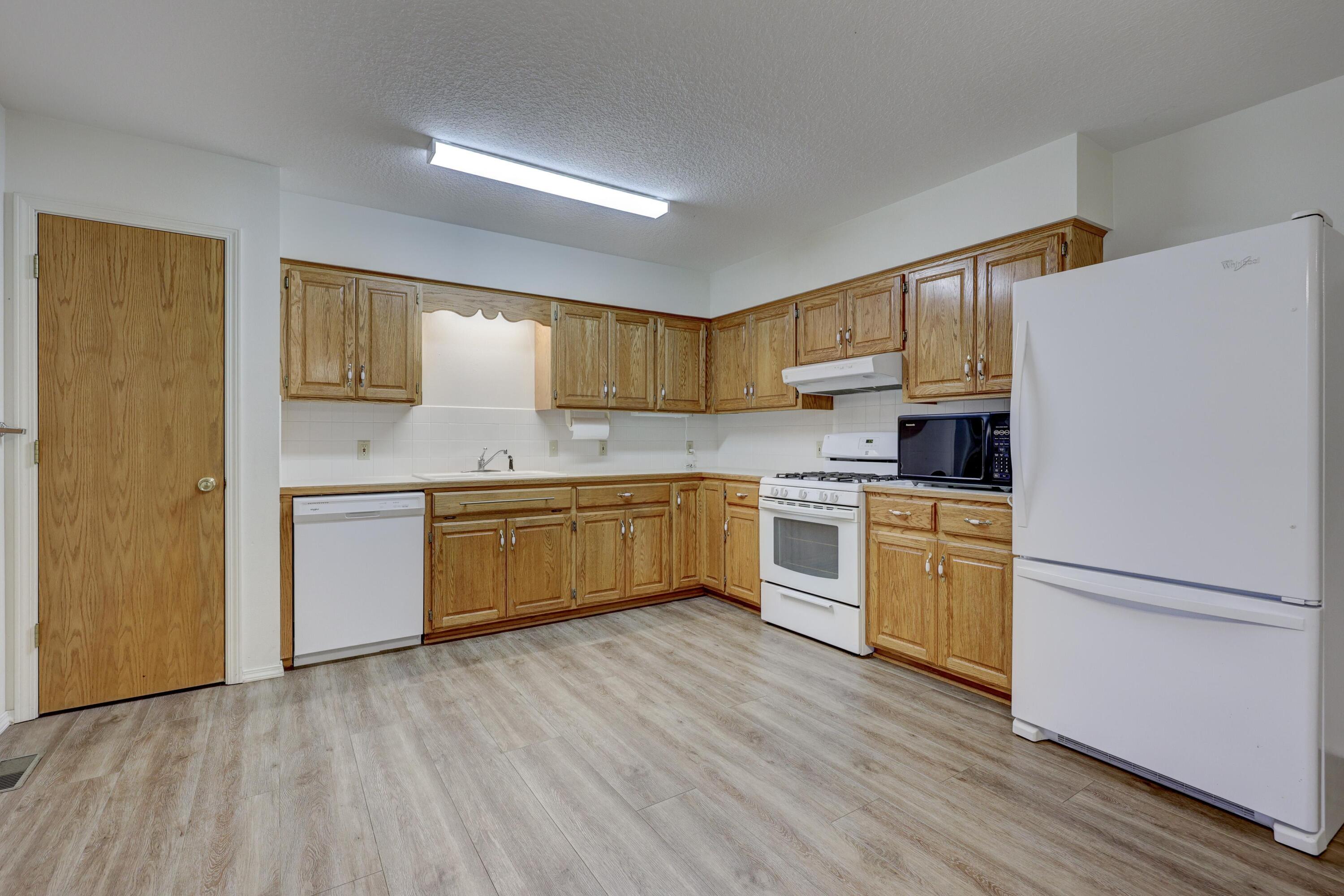 1411 Gold Stream Drive Property Photo 9