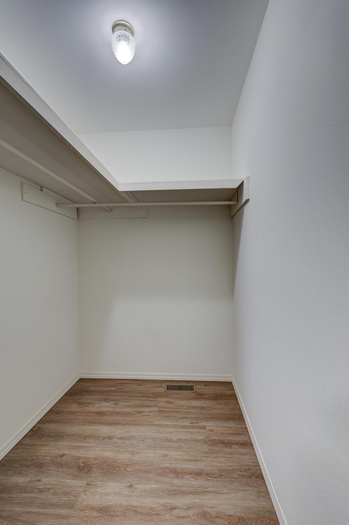 1411 Gold Stream Drive Property Photo 27