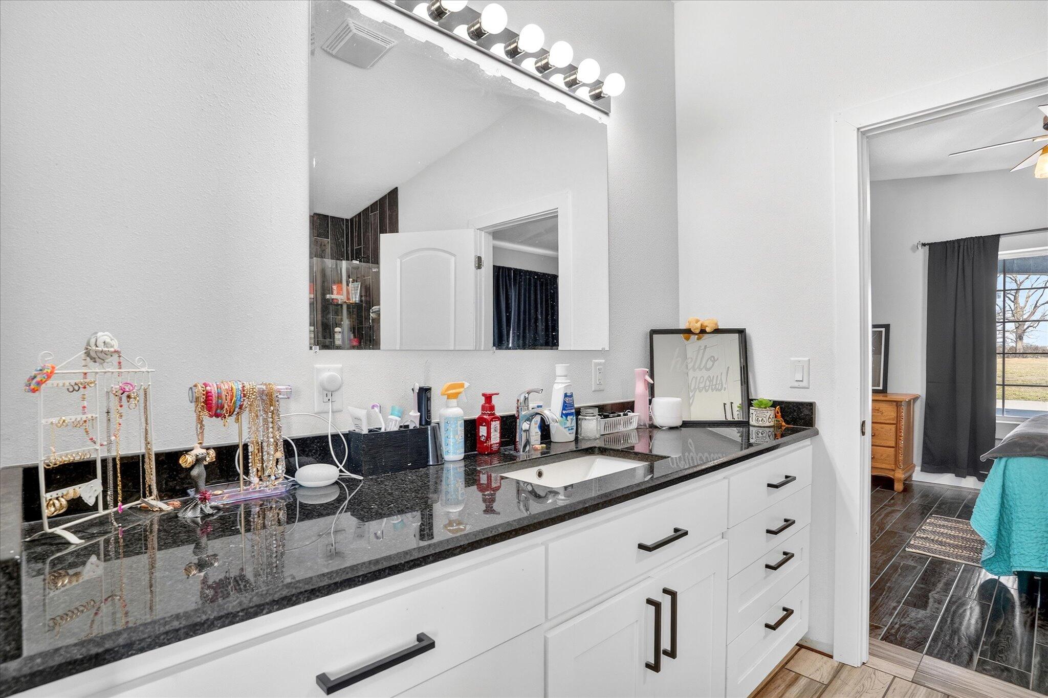 60319074 Property Photo 45
