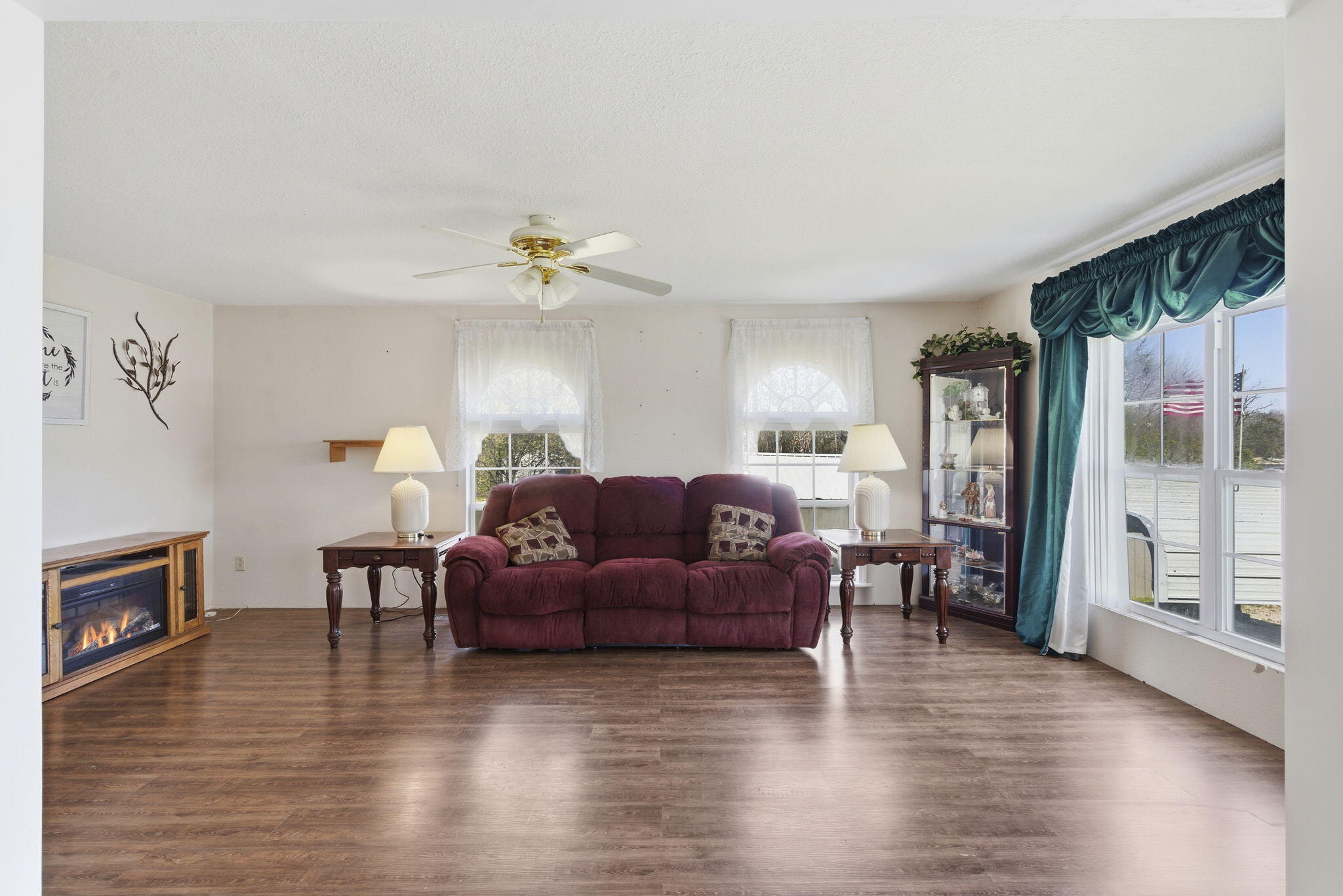209 Lake Circle Drive Property Photo 9