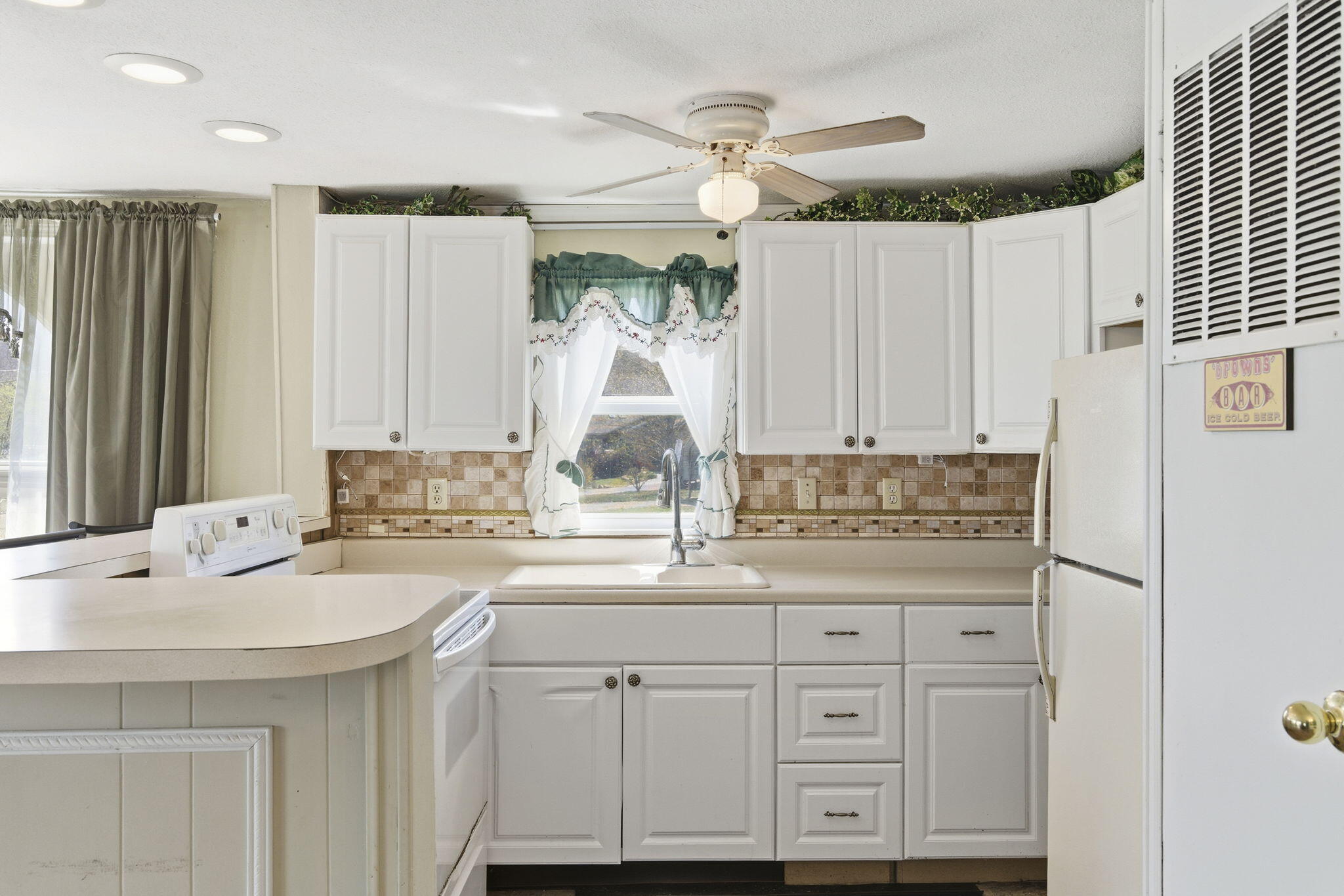 209 Lake Circle Drive Property Photo 12