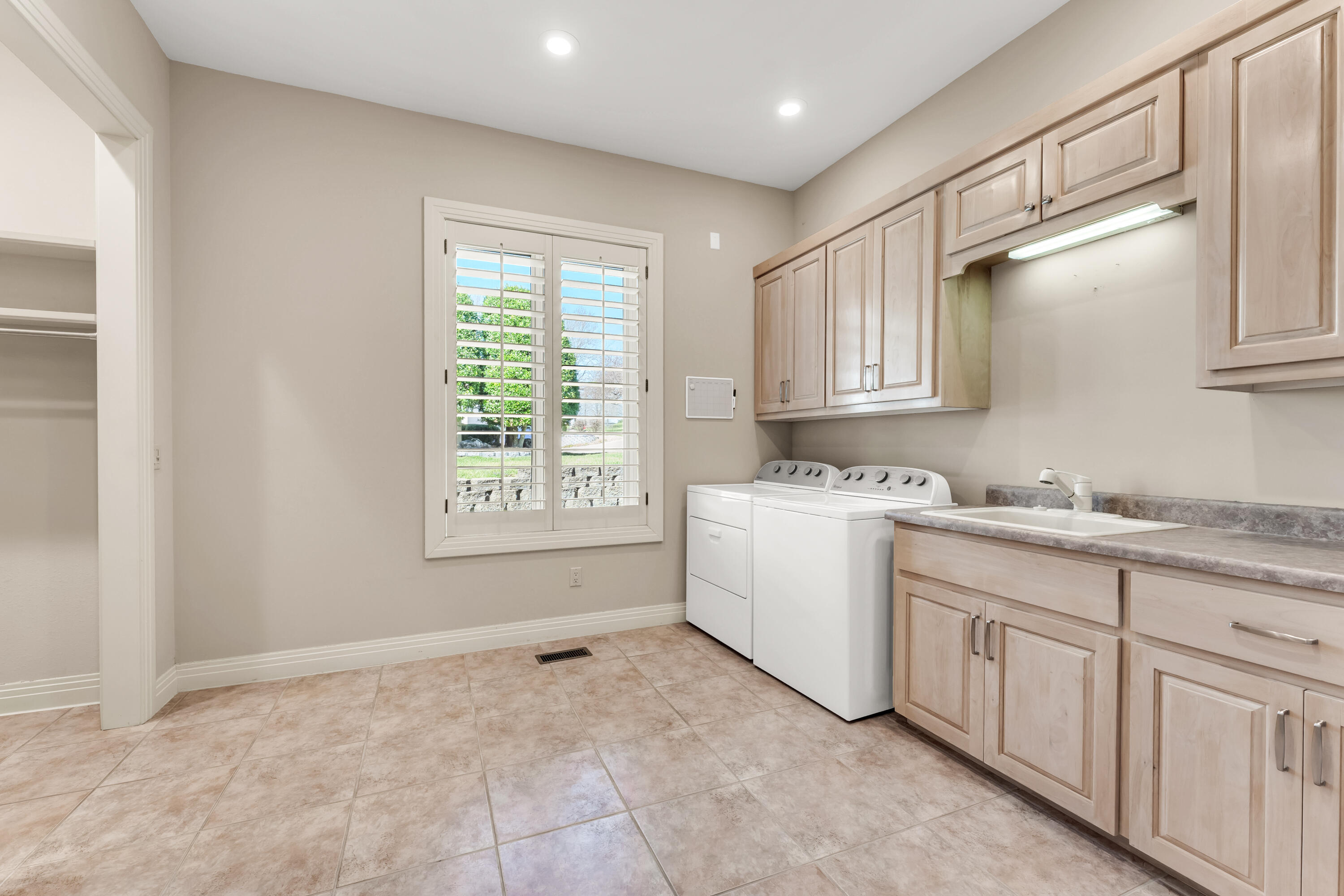 5197 South Stonehaven Drive Property Photo 33