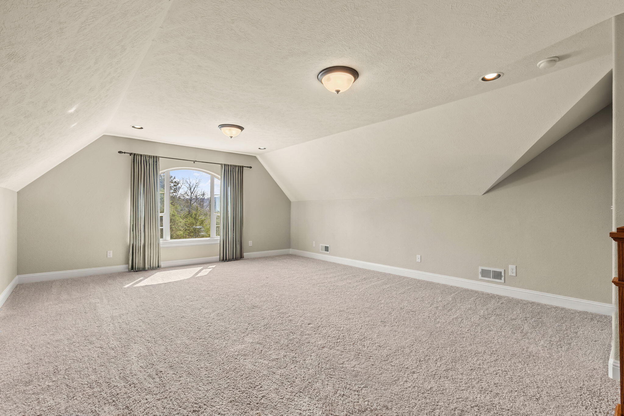 512 Silverwood Place Property Photo 41