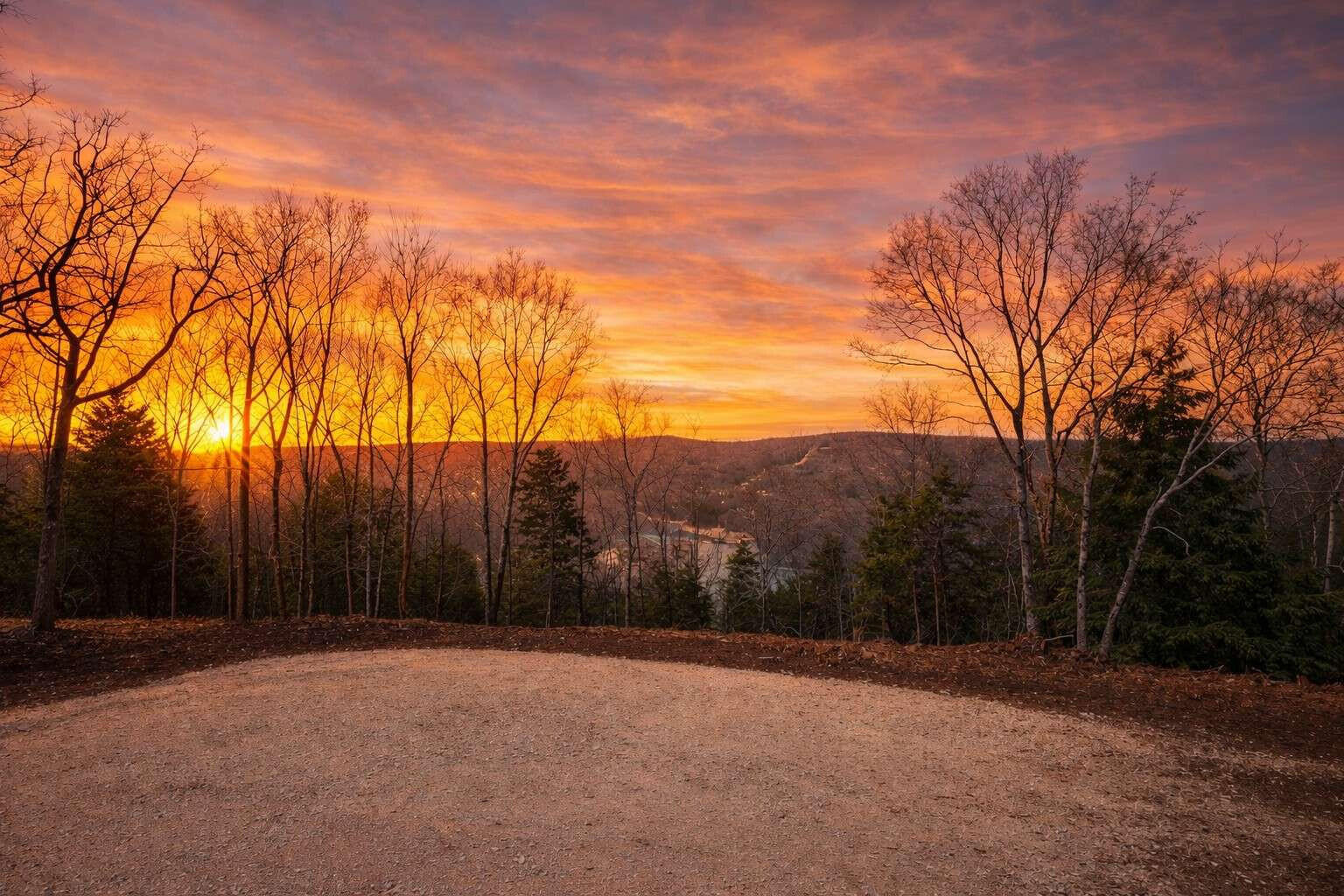 711 Crows Nest Trail