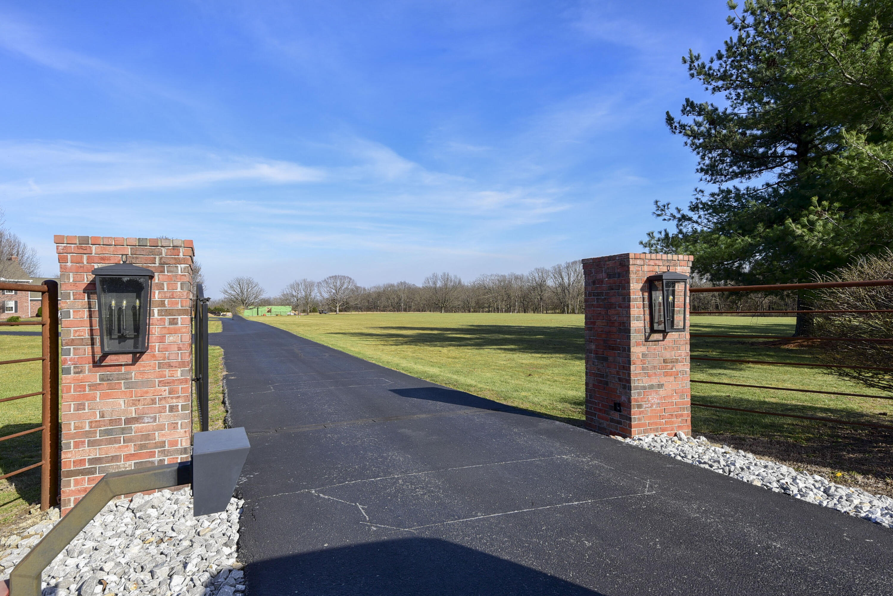 13660 Farm Road 1090 Property Photo 8