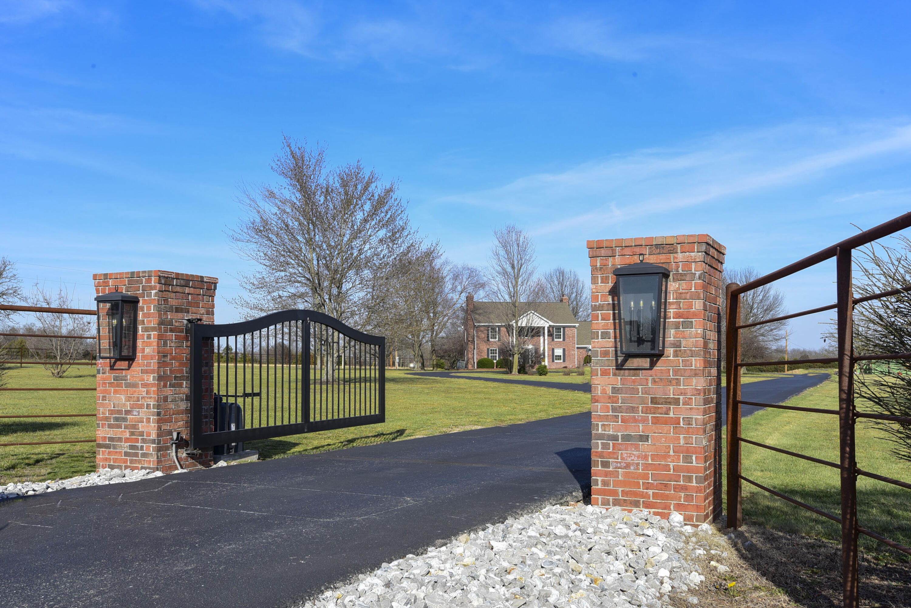 13660 Farm Road 1090 Property Photo 9