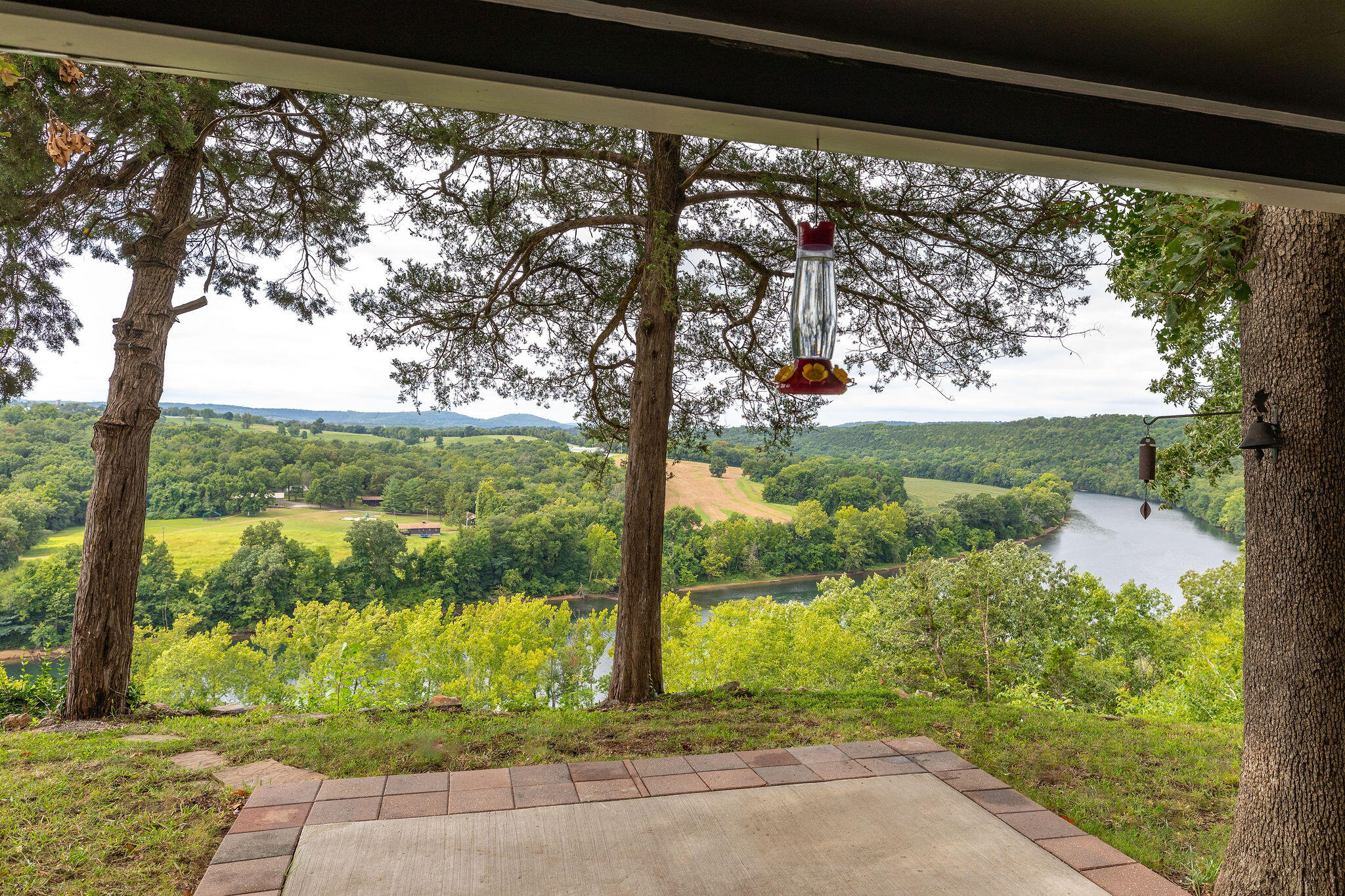 1004 Cliff Drive Property Photo 3