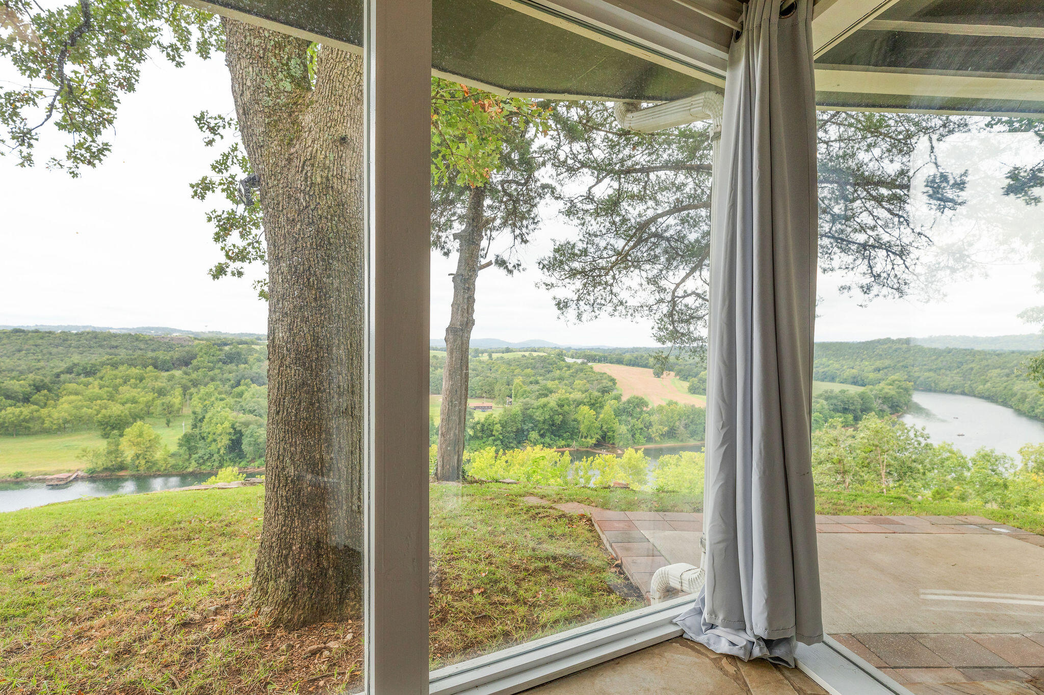 1004 Cliff Drive Property Photo 6